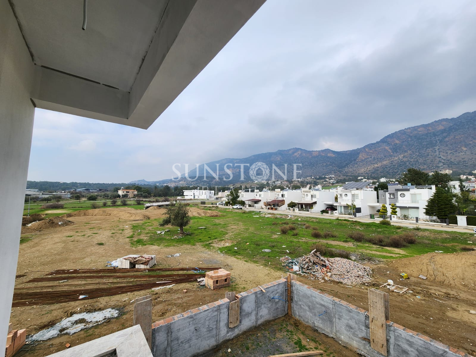 Kıbrıs Girne - Boğazköy Bölgesinde Satılık Türk Koçanlı Villa. 24