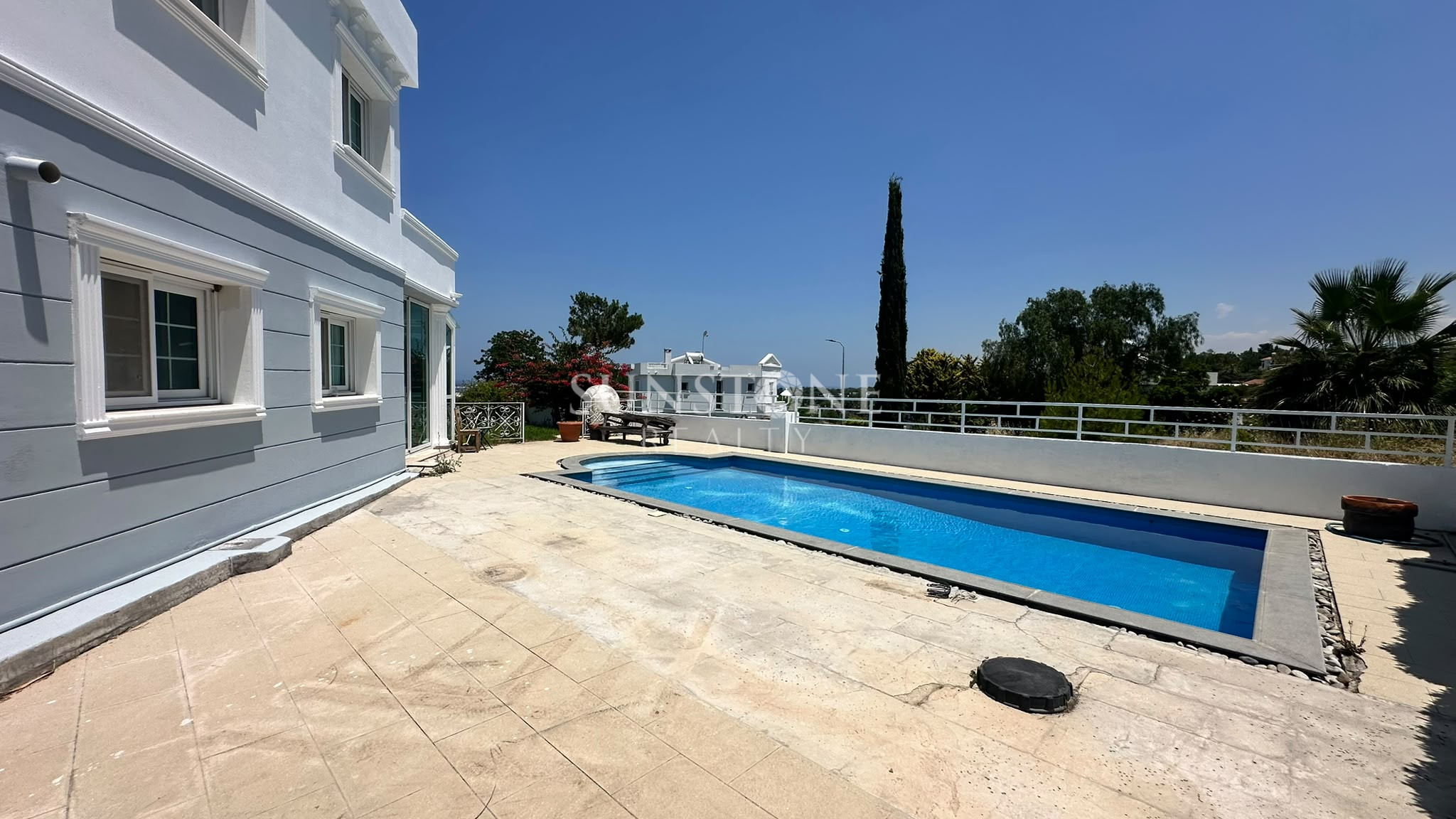 Kıbrıs Girne Çatalköy'de Dağ ve Deniz Manzaralı Chamada Otel'e Yürüme Mesafinde Full Eşyalı Özel Yüzme Havuzlu 3+1 Villa 4