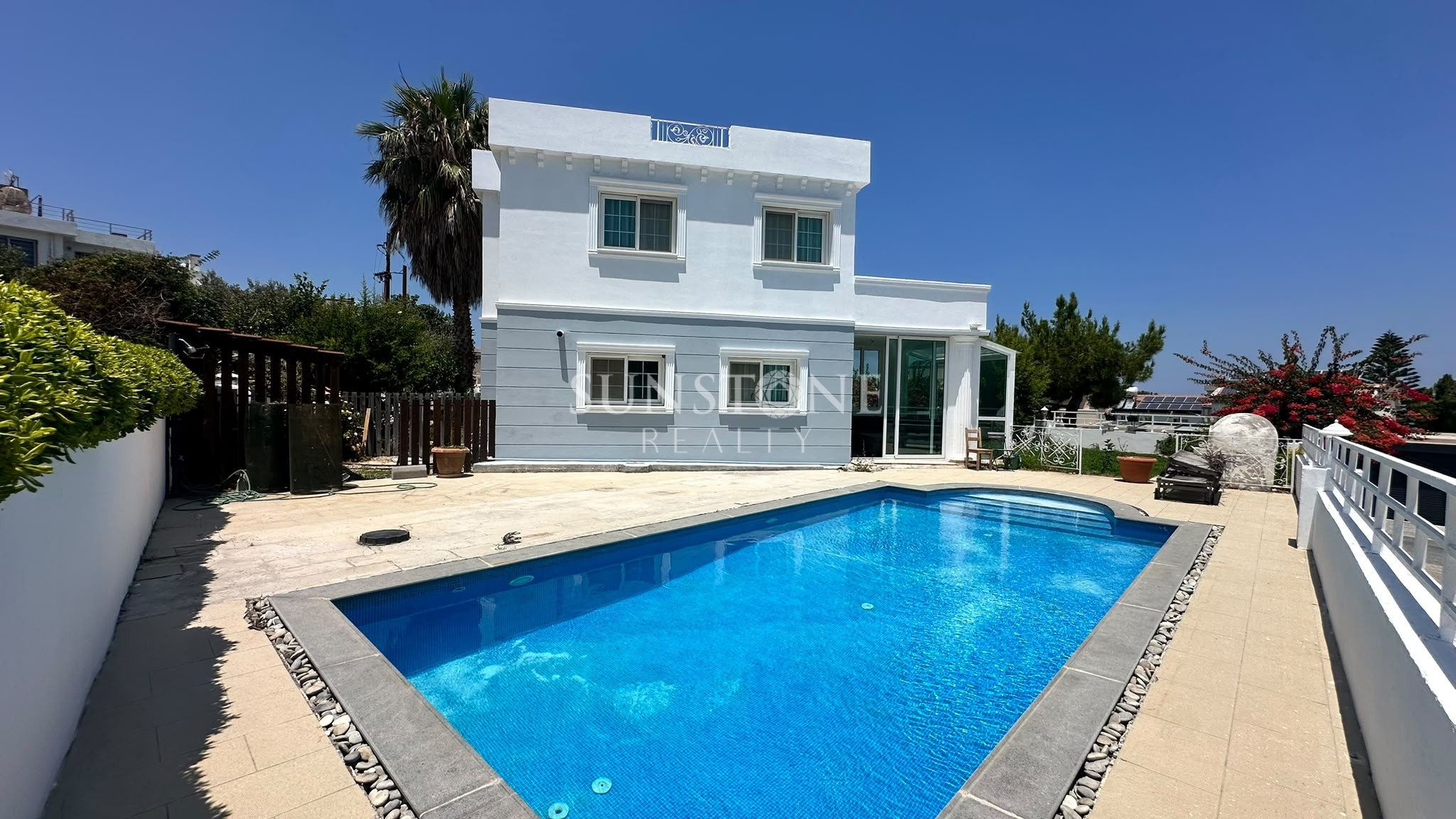 Kıbrıs Girne Çatalköy'de Dağ ve Deniz Manzaralı Chamada Otel'e Yürüme Mesafinde Full Eşyalı Özel Yüzme Havuzlu 3+1 Villa 3