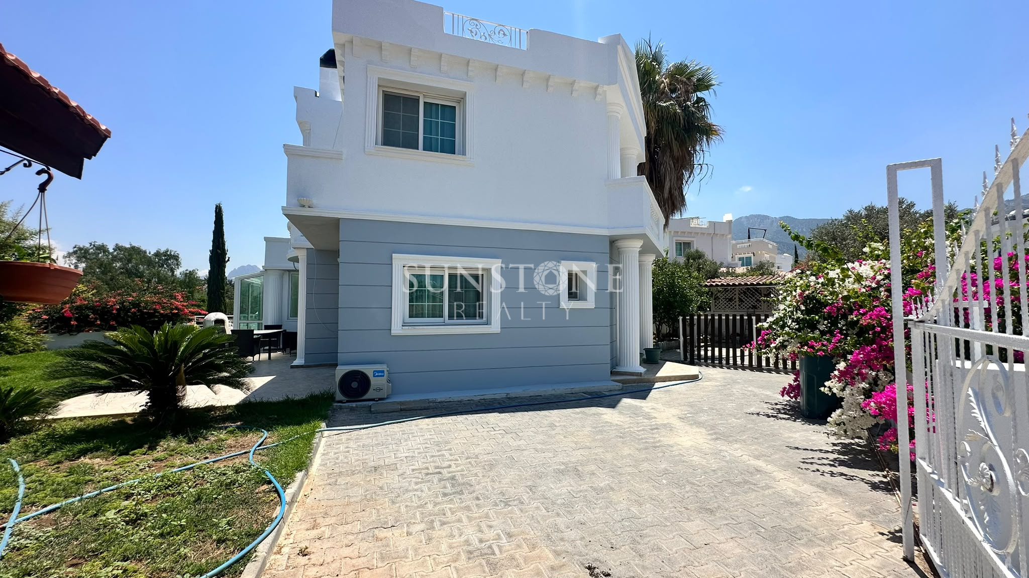 Kıbrıs Girne Çatalköy'de Dağ ve Deniz Manzaralı Chamada Otel'e Yürüme Mesafinde Full Eşyalı Özel Yüzme Havuzlu 3+1 Villa 7