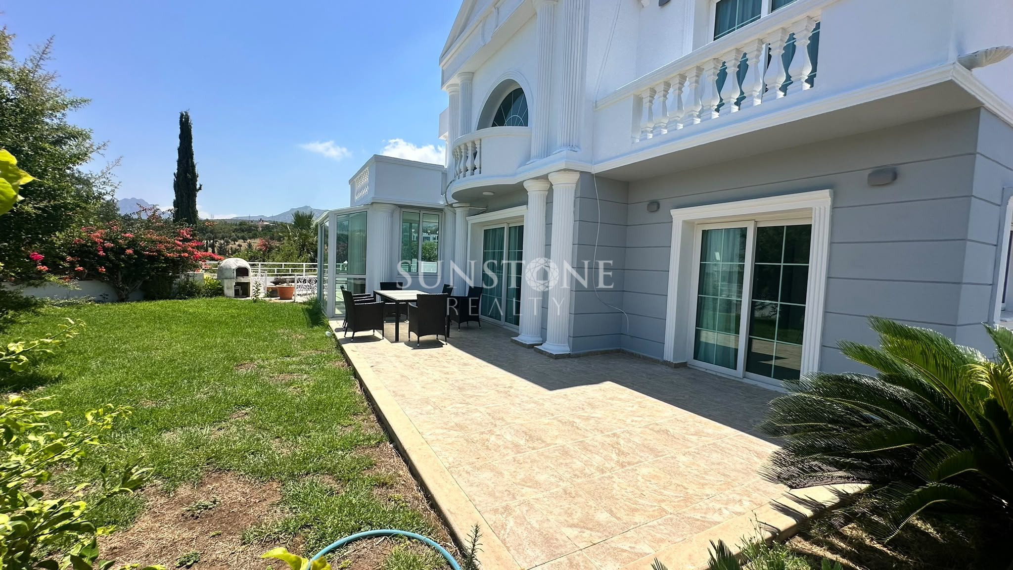 Kıbrıs Girne Çatalköy'de Dağ ve Deniz Manzaralı Chamada Otel'e Yürüme Mesafinde Full Eşyalı Özel Yüzme Havuzlu 3+1 Villa 8
