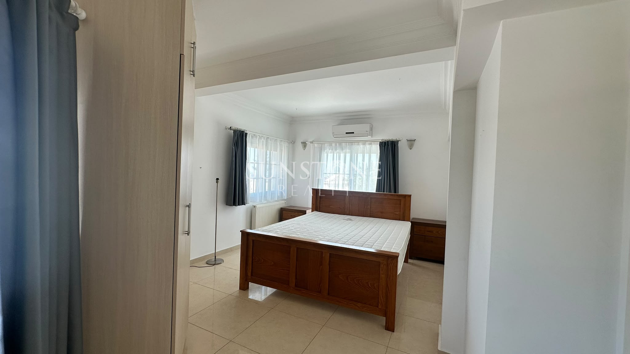 Kıbrıs Girne Çatalköy'de Dağ ve Deniz Manzaralı Chamada Otel'e Yürüme Mesafinde Full Eşyalı Özel Yüzme Havuzlu 3+1 Villa 19
