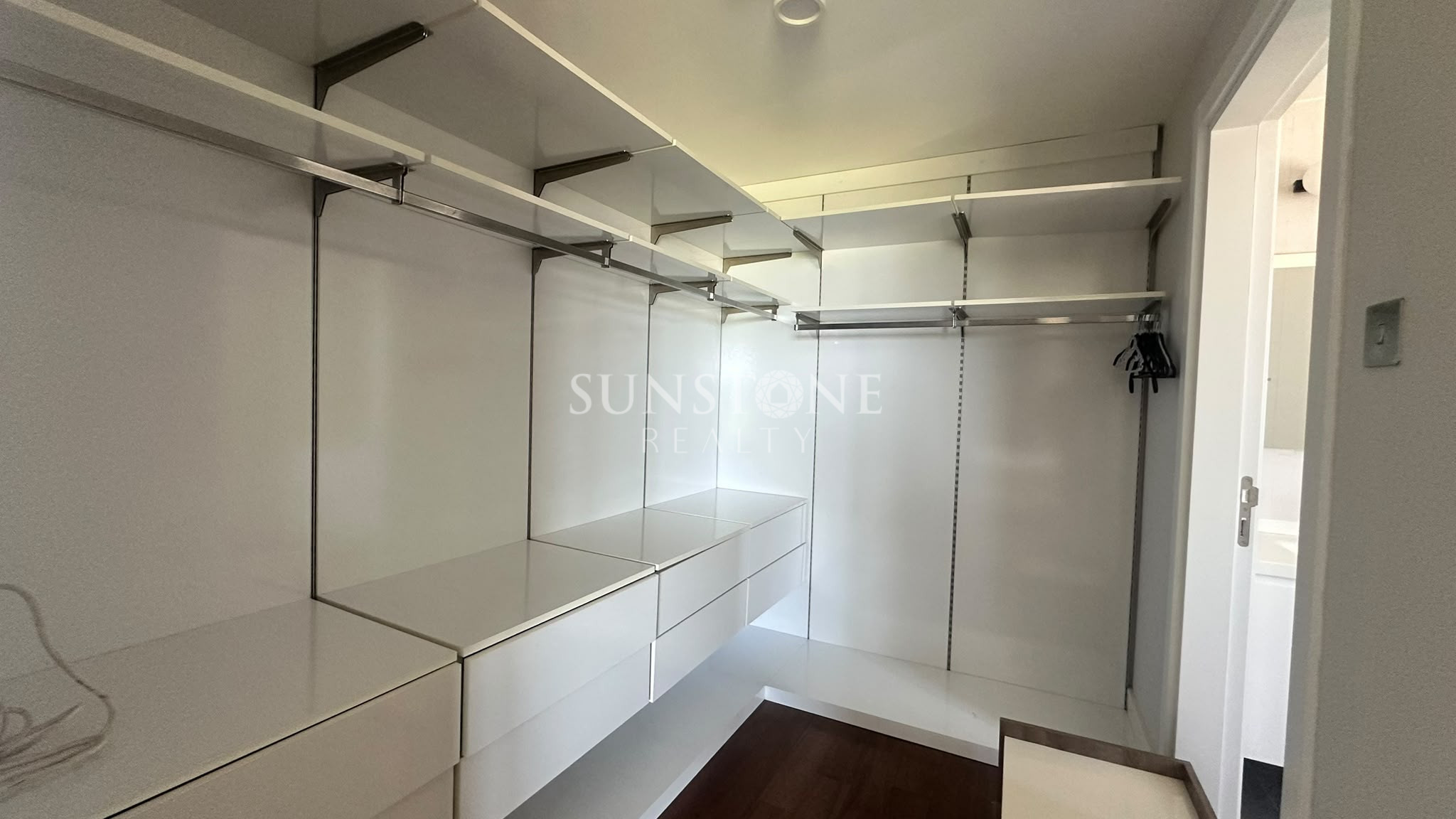 Kıbrıs Girne Çatalköy'de Denize 200 Metre Mesafede Ö zel Hvuzlu Full Eşyalı Lüks Kiralık 3+1 Villa 21