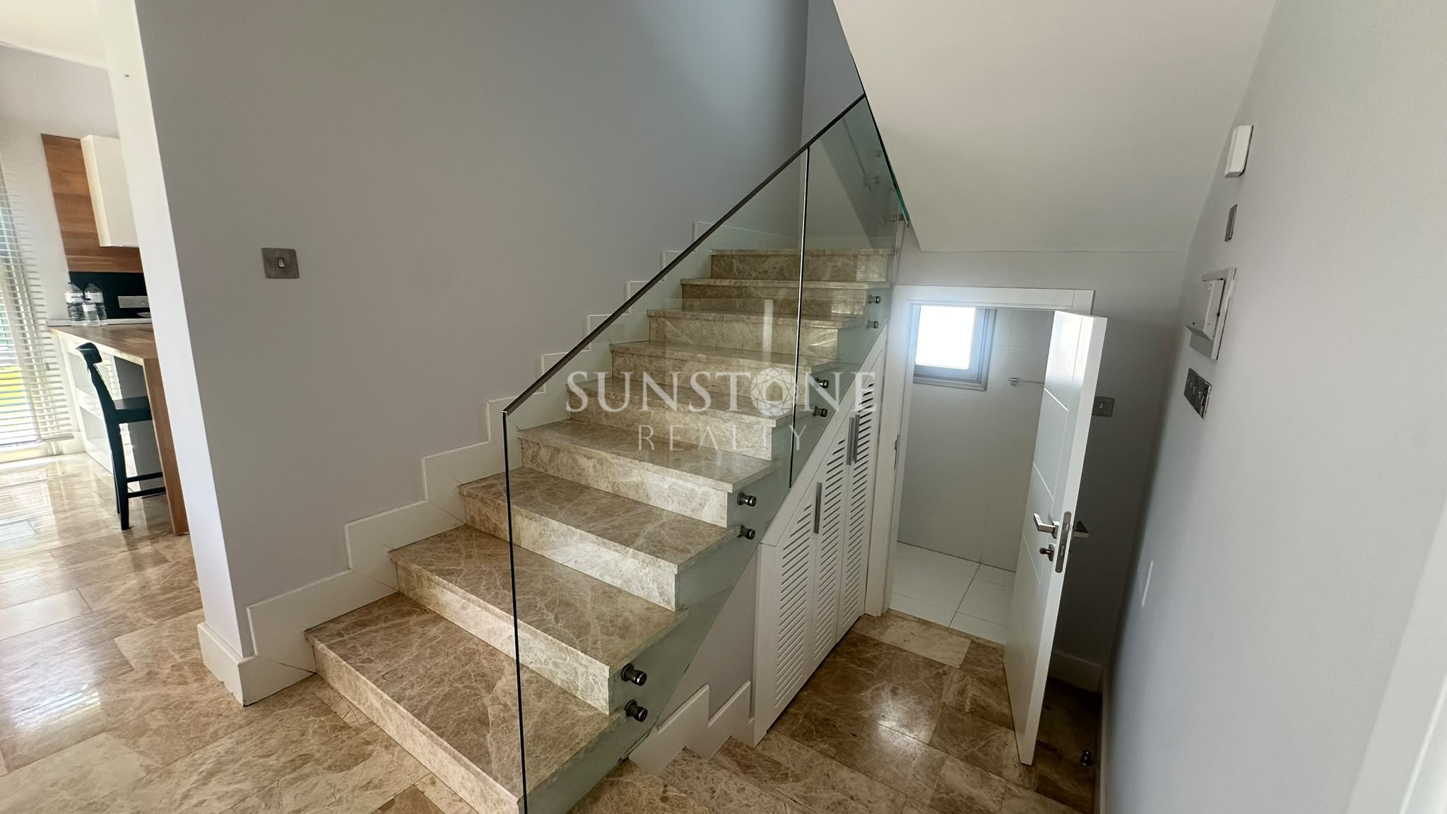 Kıbrıs Girne Çatalköy'de Denize 200 Metre Mesafede Ö zel Hvuzlu Full Eşyalı Lüks Kiralık 3+1 Villa 10