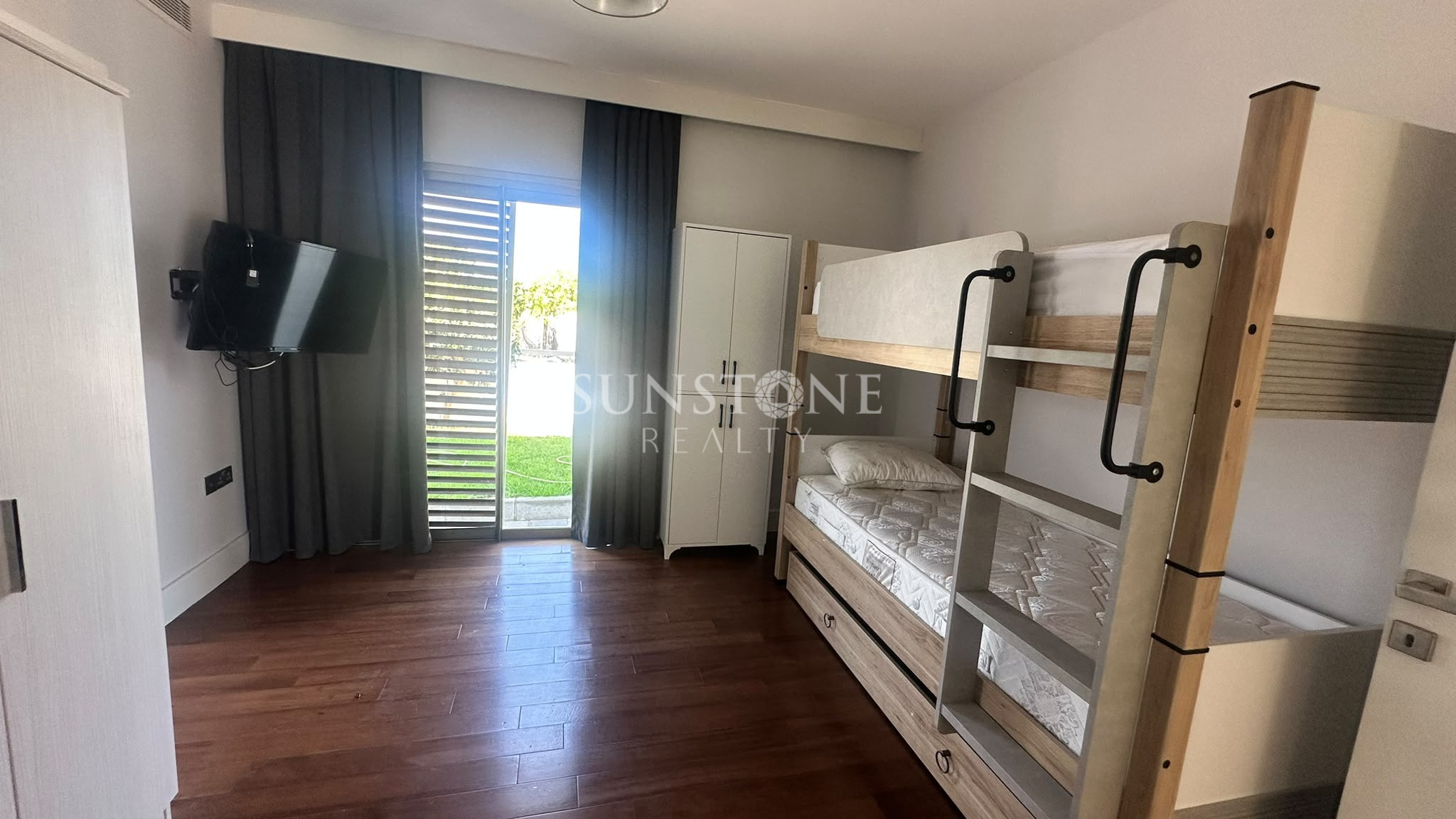 Kıbrıs Girne Çatalköy'de Denize 200 Metre Mesafede Ö zel Hvuzlu Full Eşyalı Lüks Kiralık 3+1 Villa 14