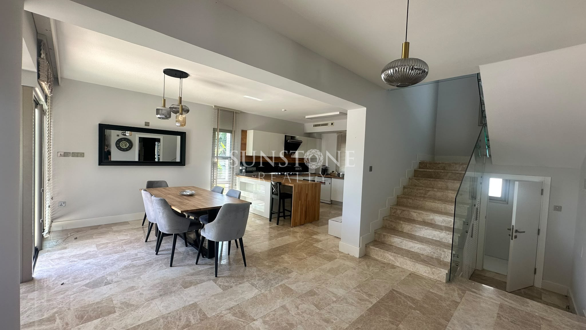 Kıbrıs Girne Çatalköy'de Denize 200 Metre Mesafede Ö zel Hvuzlu Full Eşyalı Lüks Kiralık 3+1 Villa 7