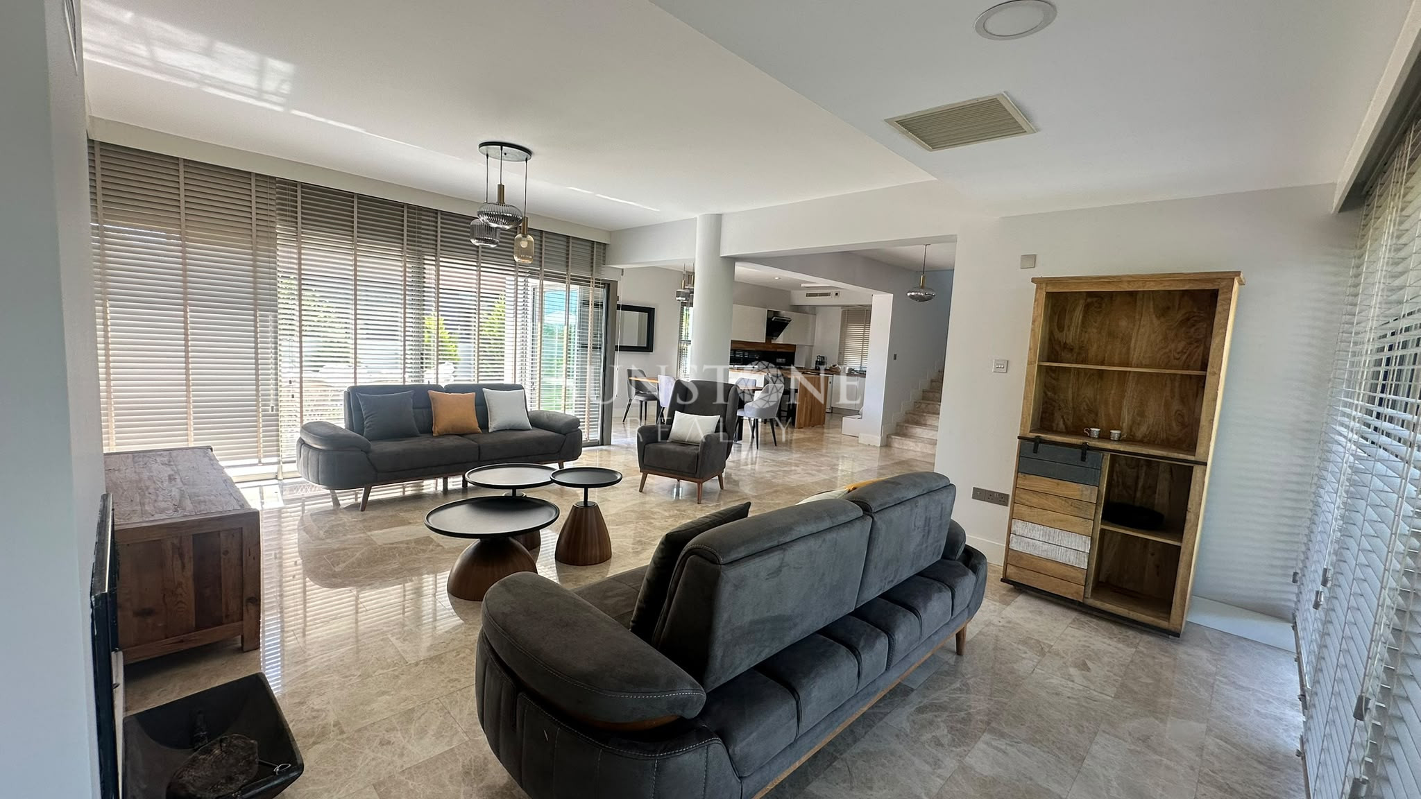 Kıbrıs Girne Çatalköy'de Denize 200 Metre Mesafede Ö zel Hvuzlu Full Eşyalı Lüks Kiralık 3+1 Villa 5