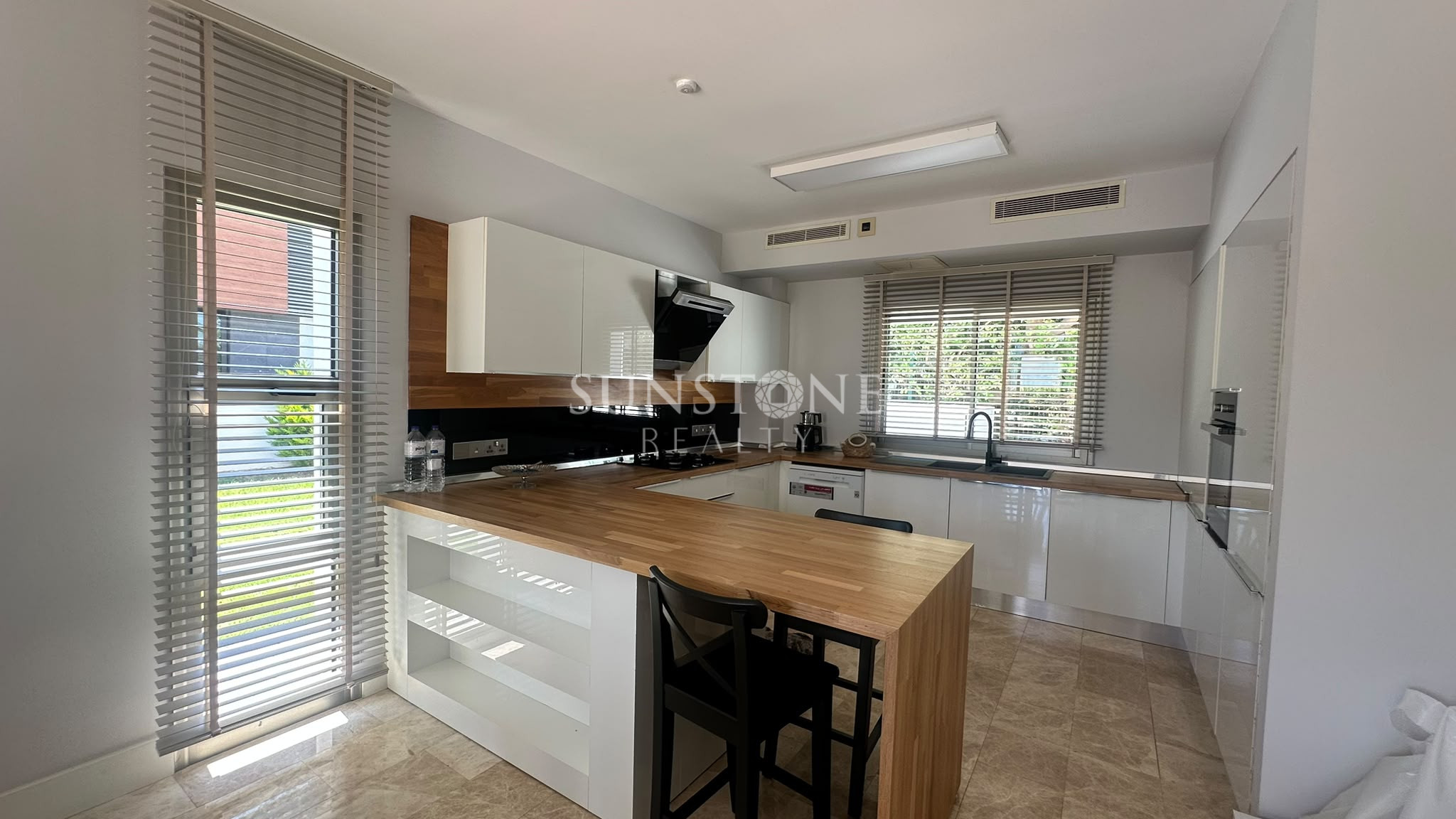Kıbrıs Girne Çatalköy'de Denize 200 Metre Mesafede Ö zel Hvuzlu Full Eşyalı Lüks Kiralık 3+1 Villa 8