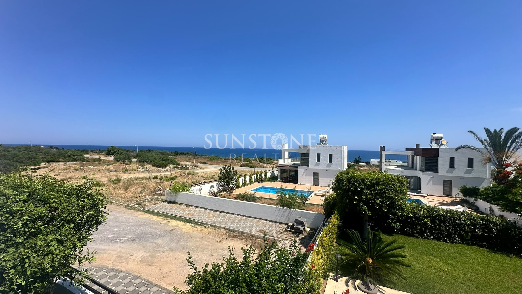 Kıbrıs Girne Çatalköy'de Denize 200 Metre Mesafede Ö zel Hvuzlu Full Eşyalı Lüks Kiralık 3+1 Villa 23