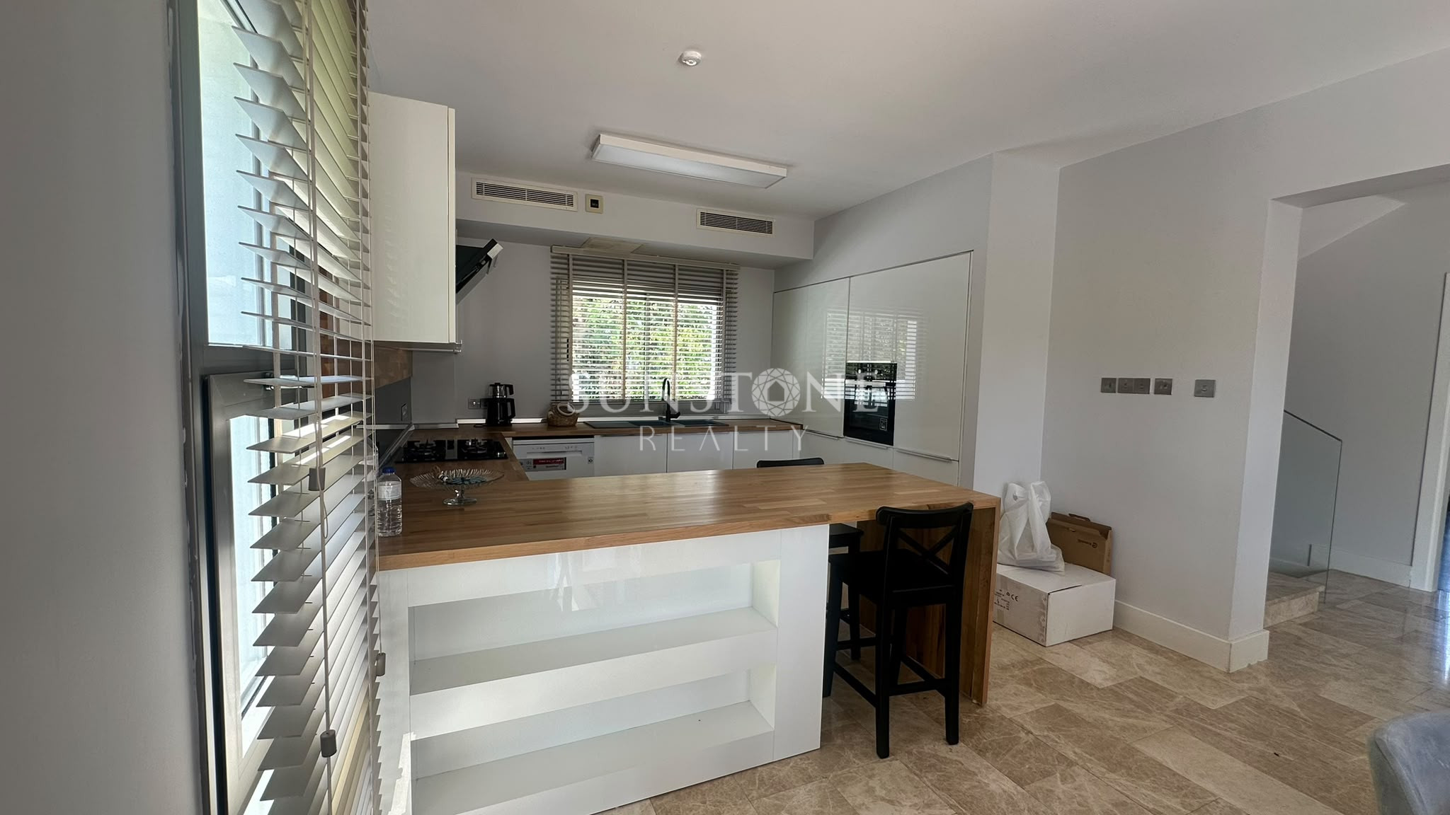 Kıbrıs Girne Çatalköy'de Denize 200 Metre Mesafede Ö zel Hvuzlu Full Eşyalı Lüks Kiralık 3+1 Villa 9
