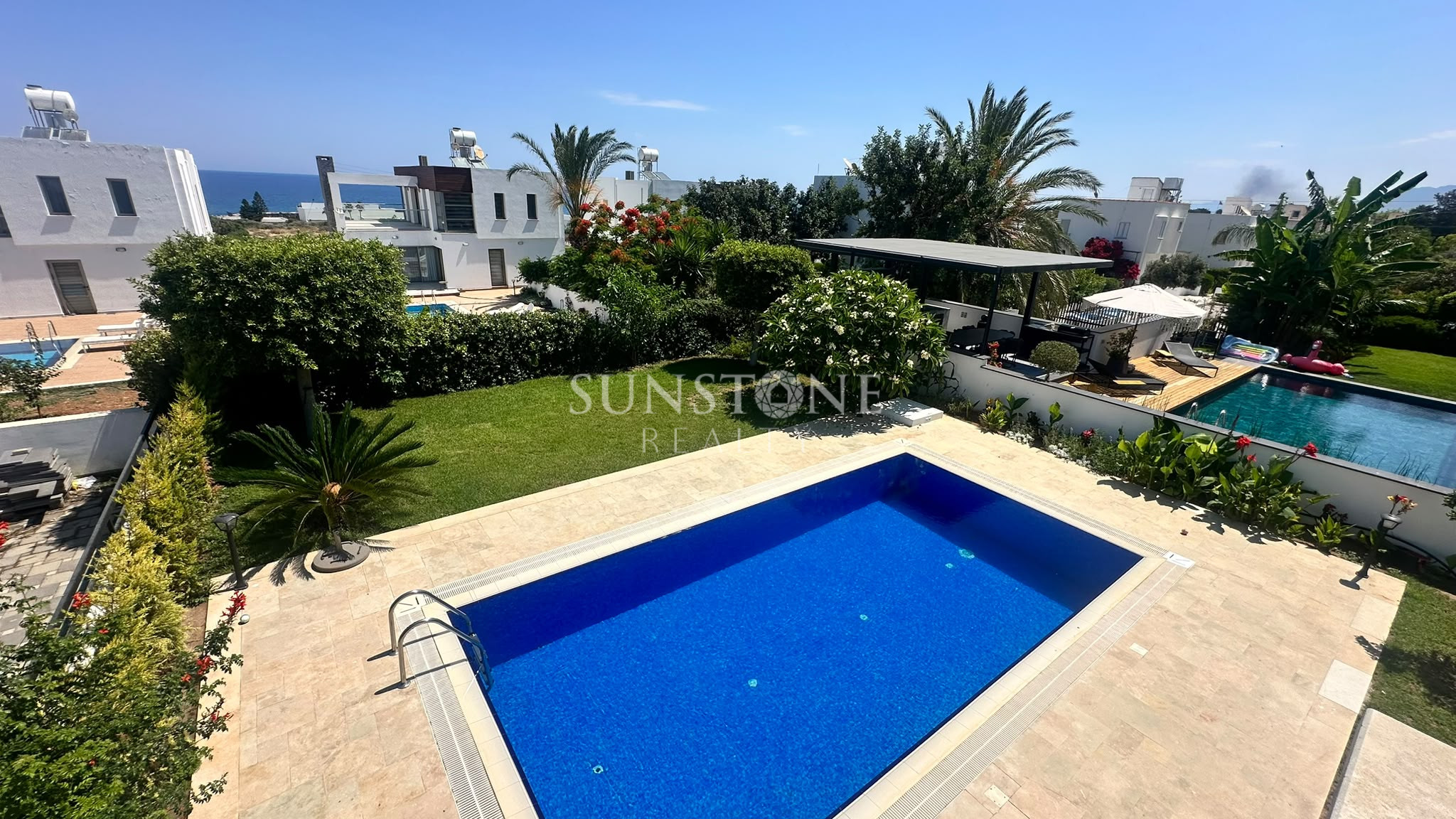 Kıbrıs Girne Çatalköy'de Denize 200 Metre Mesafede Ö zel Hvuzlu Full Eşyalı Lüks Kiralık 3+1 Villa 12