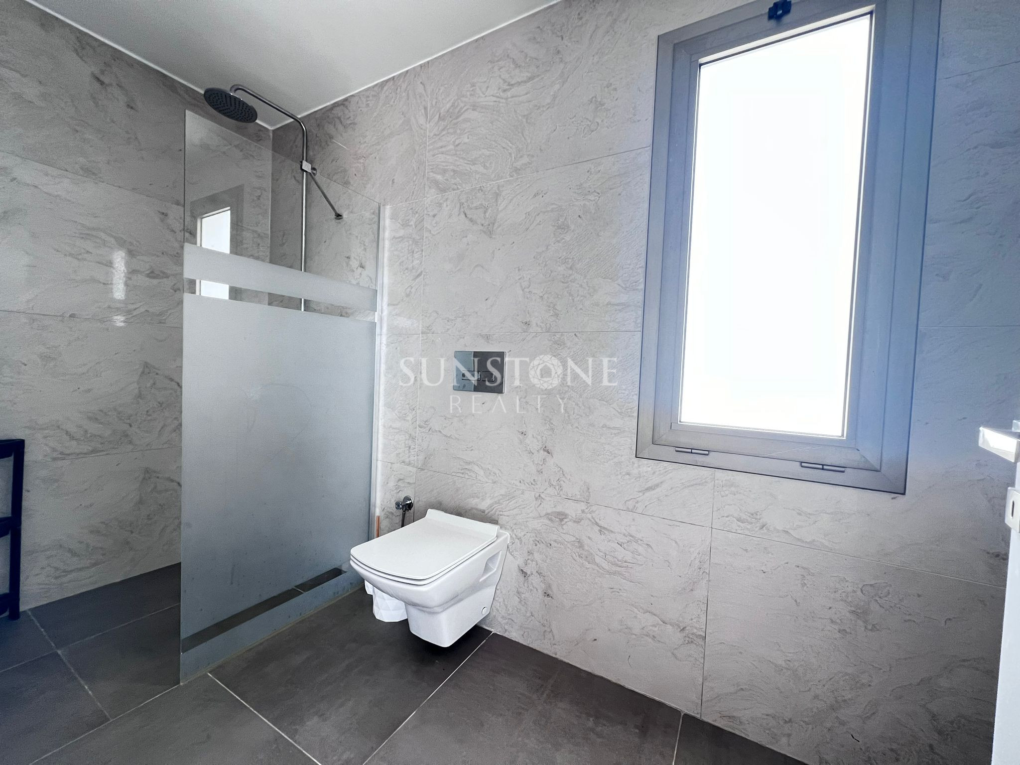 Kıbrıs Girne Çatalköy'de Denize Yürüme Mesafesinde Lüks Kiralık Eşyalı 3+1 Villa 15