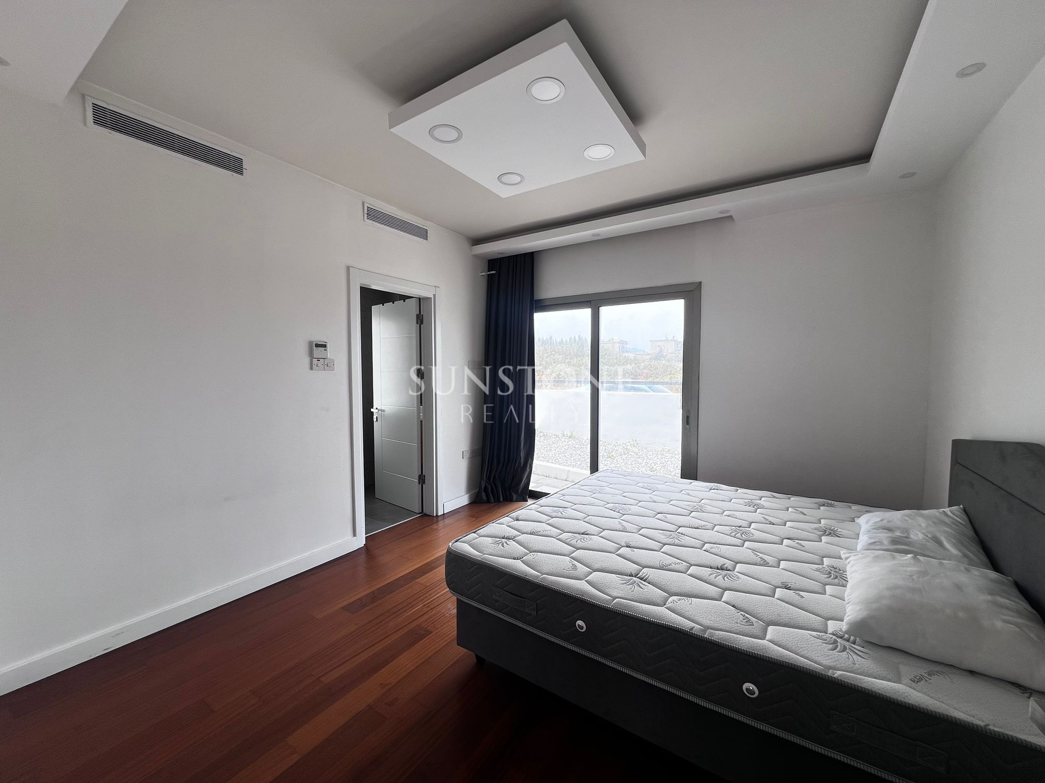 Kıbrıs Girne Çatalköy'de Denize Yürüme Mesafesinde Lüks Kiralık Eşyalı 3+1 Villa 8