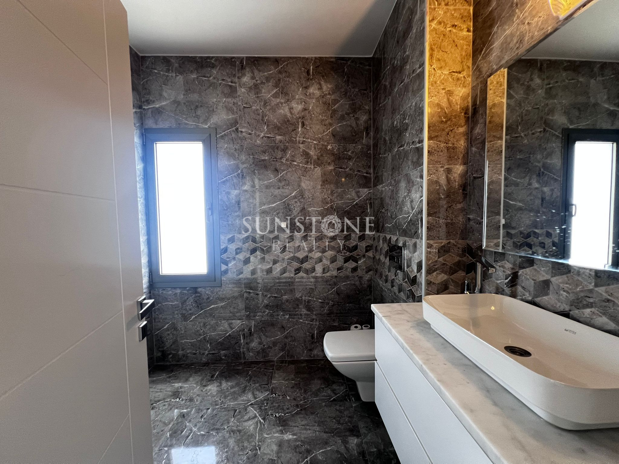 Kıbrıs Girne Çatalköy'de Denize Yürüme Mesafesinde Lüks Kiralık Eşyalı 3+1 Villa 16