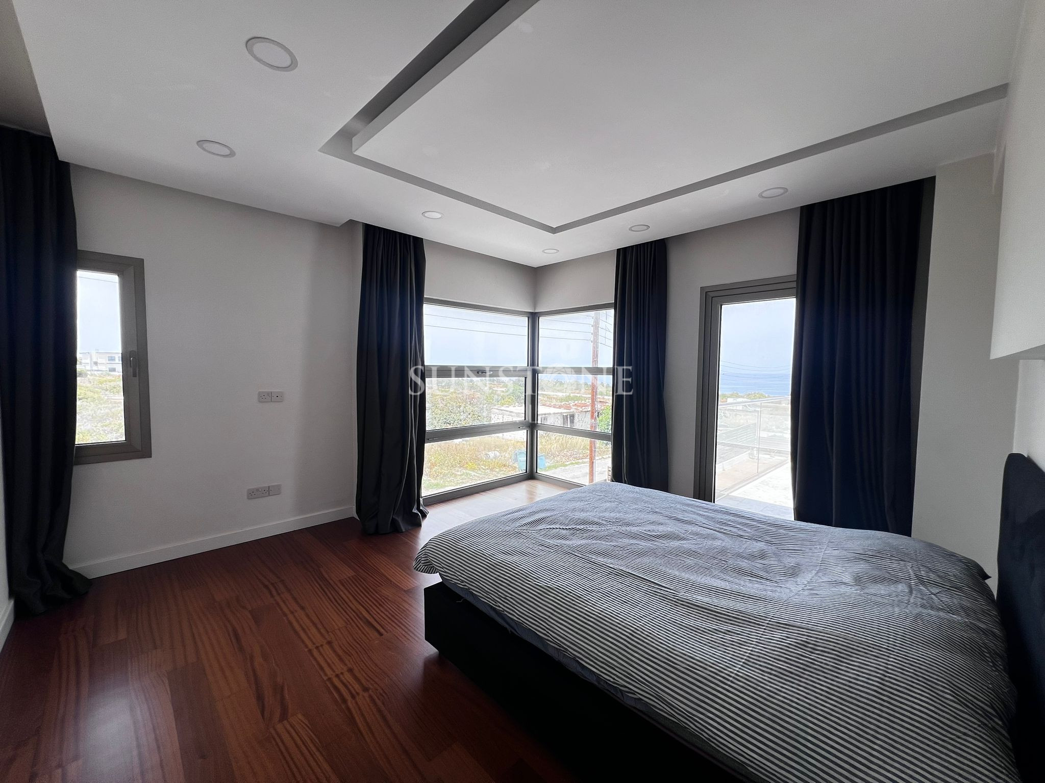 Kıbrıs Girne Çatalköy'de Denize Yürüme Mesafesinde Lüks Kiralık Eşyalı 3+1 Villa 9