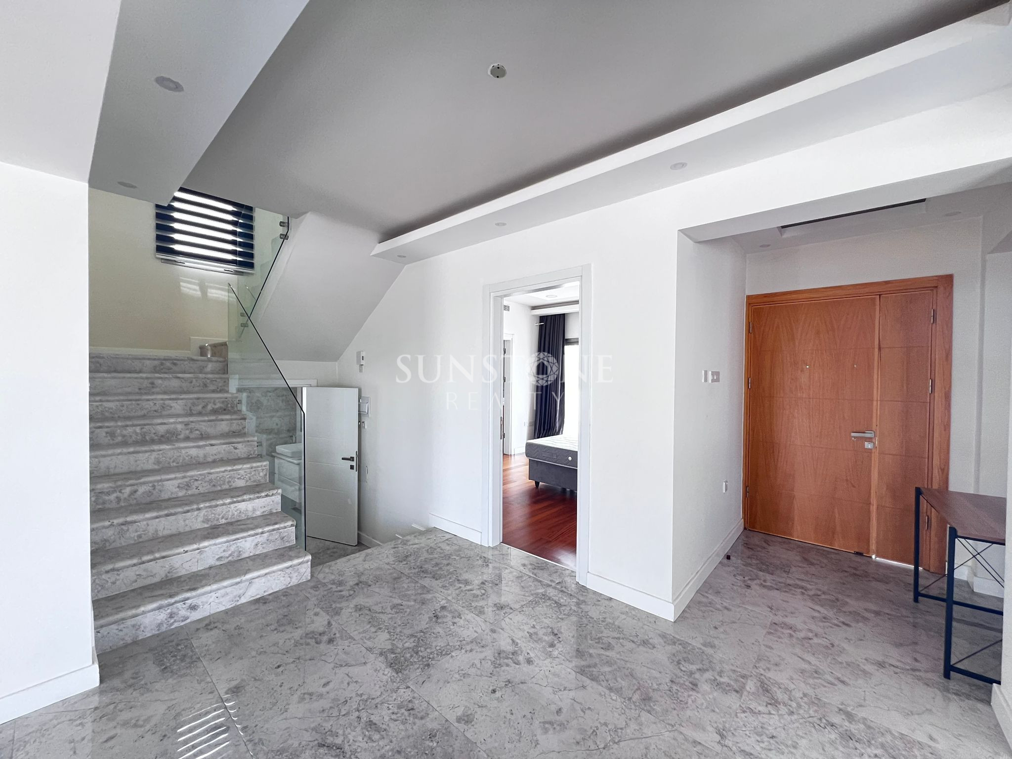 Kıbrıs Girne Çatalköy'de Denize Yürüme Mesafesinde Lüks Kiralık Eşyalı 3+1 Villa 7