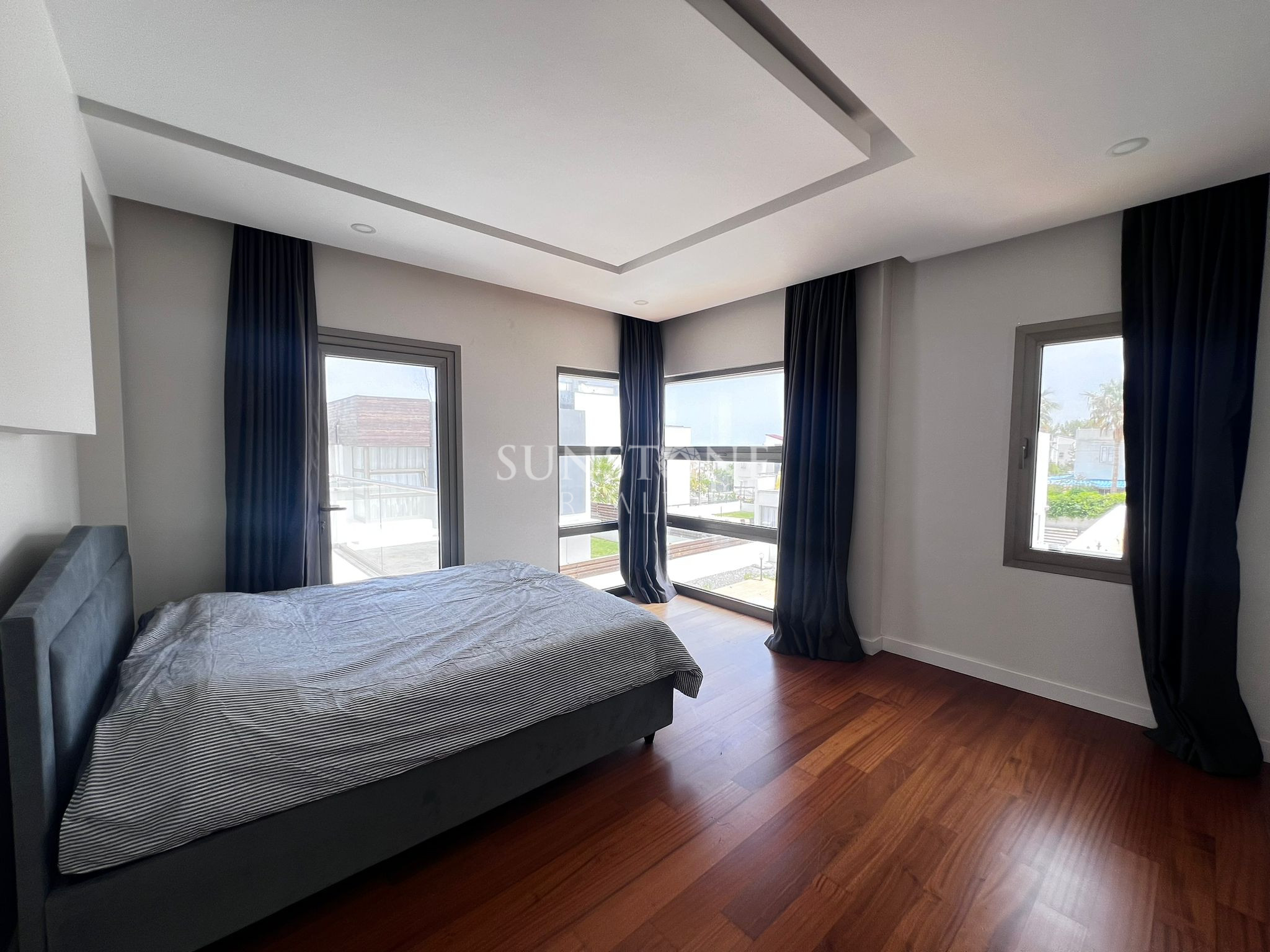 Kıbrıs Girne Çatalköy'de Denize Yürüme Mesafesinde Lüks Kiralık Eşyalı 3+1 Villa 10