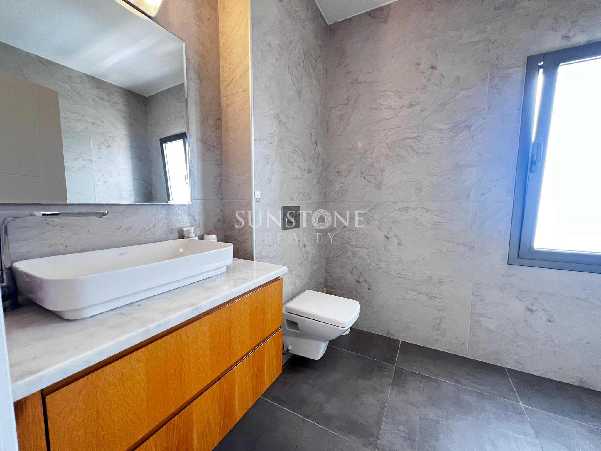 Kıbrıs Girne Çatalköy'de Denize Yürüme Mesafesinde Lüks Kiralık Eşyalı 3+1 Villa 14