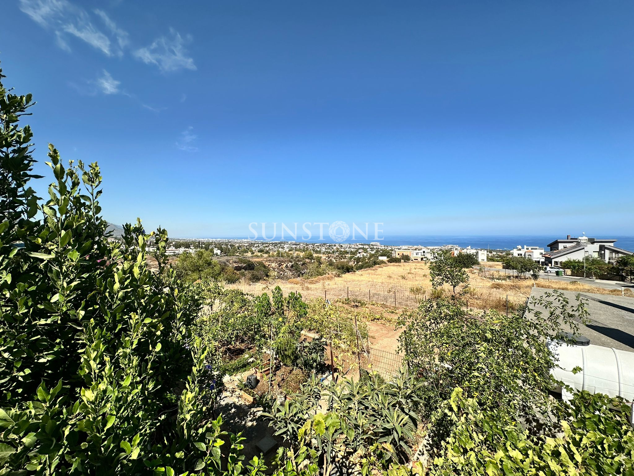 Kıbrıs Girne Çatalköy'de Ortak Havuzlu Site İçerisinde Satılık  Full Eşyalı İkiz Villa  13