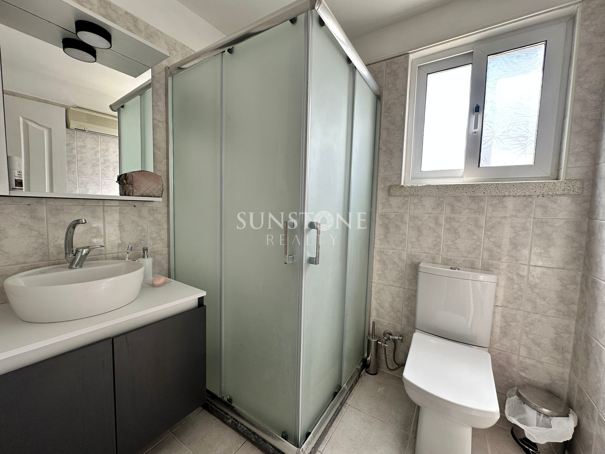 Kıbrıs Girne Çatalköy'de Ortak Havuzlu Site İçerisinde Satılık  Full Eşyalı İkiz Villa  9