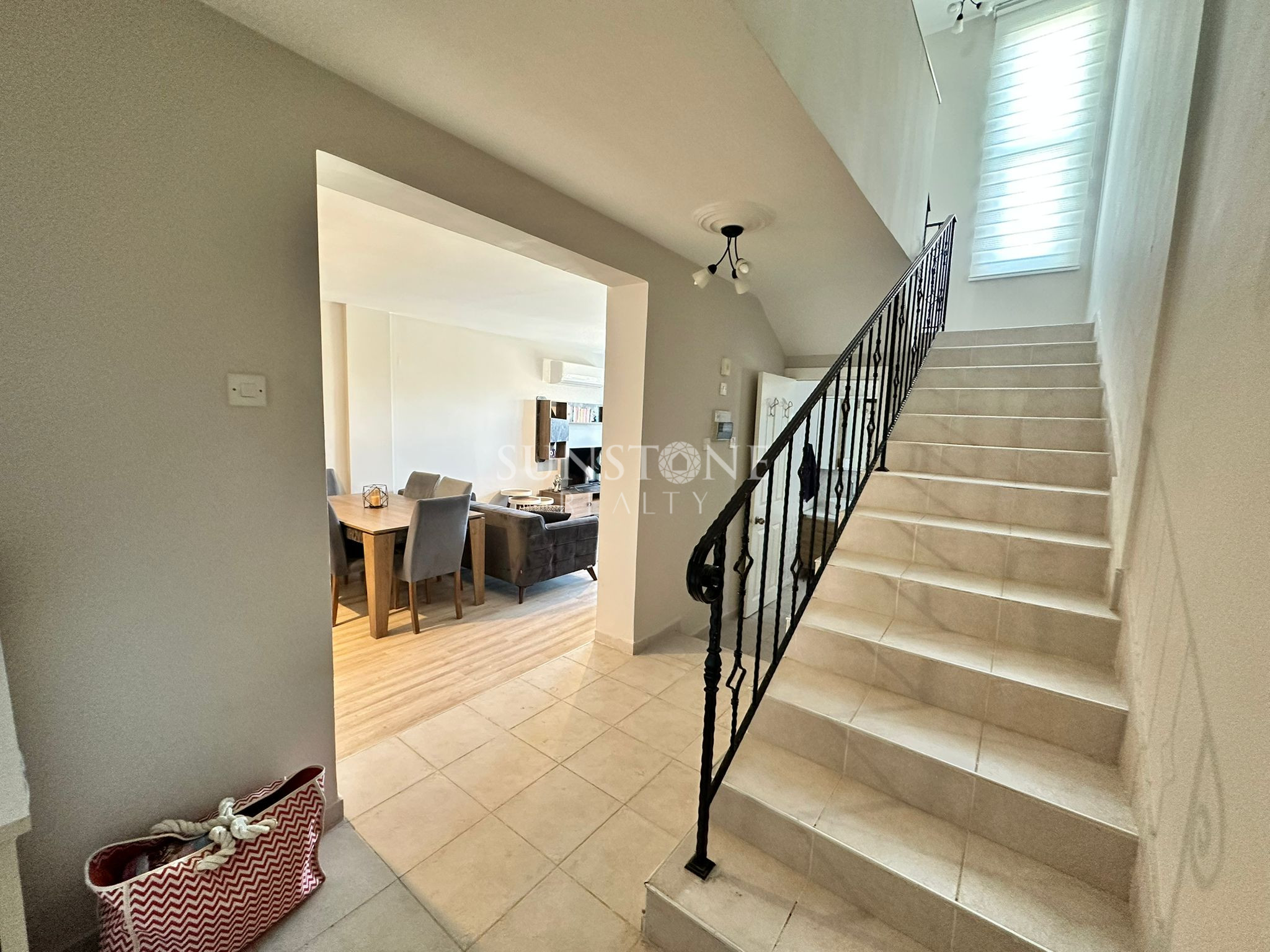 Kıbrıs Girne Çatalköy'de Ortak Havuzlu Site İçerisinde Satılık  Full Eşyalı İkiz Villa  10