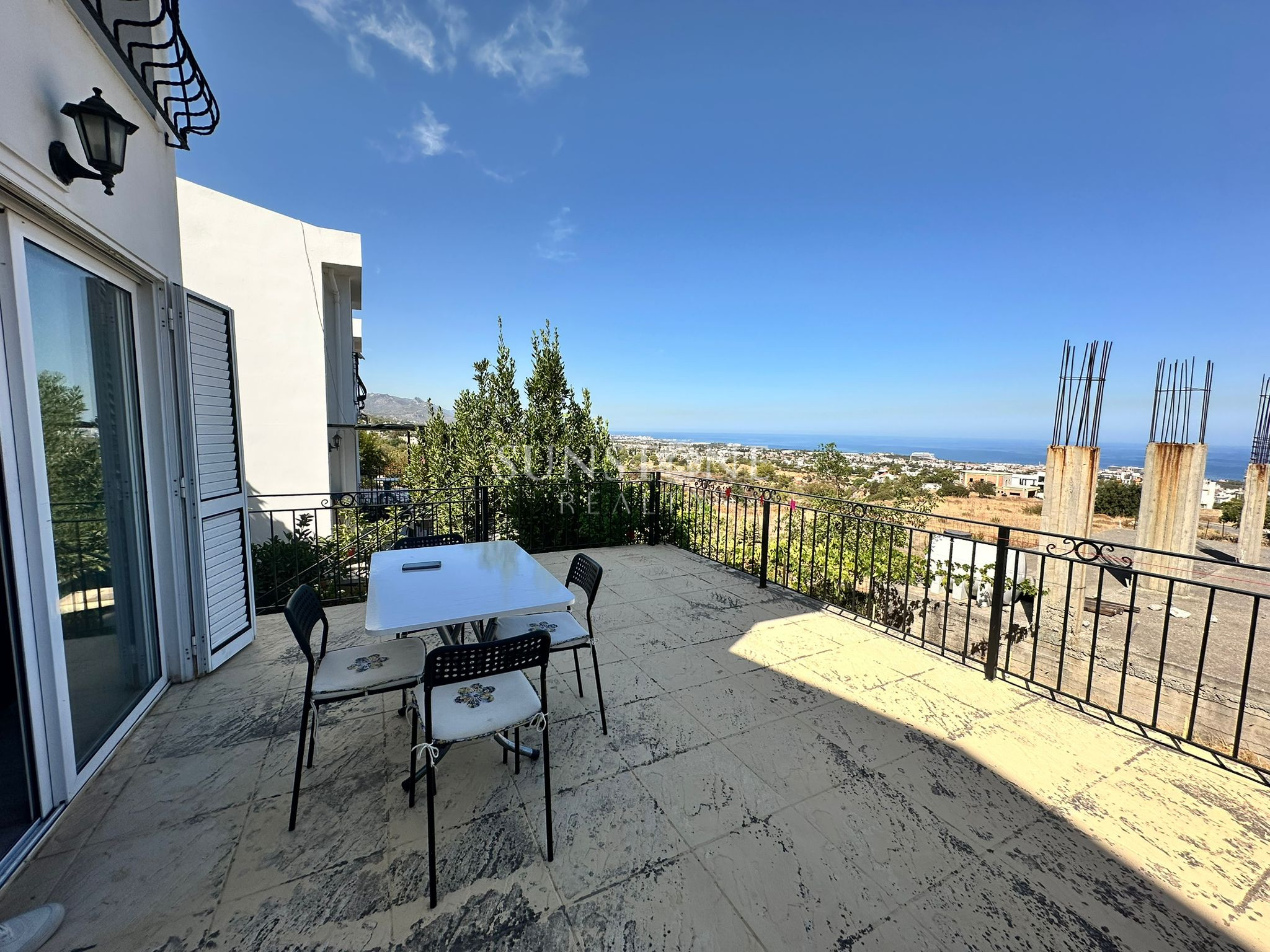 Kıbrıs Girne Çatalköy'de Ortak Havuzlu Site İçerisinde Satılık  Full Eşyalı İkiz Villa  11