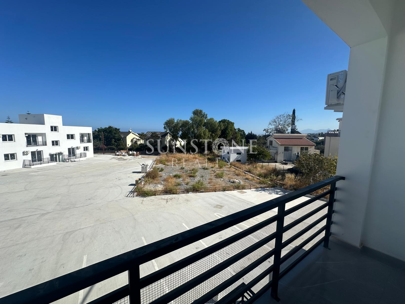 Kıbrıs Girne Edremit'te Modern Sıfır Eşyalı Kiralık 2+1 Daireler 8