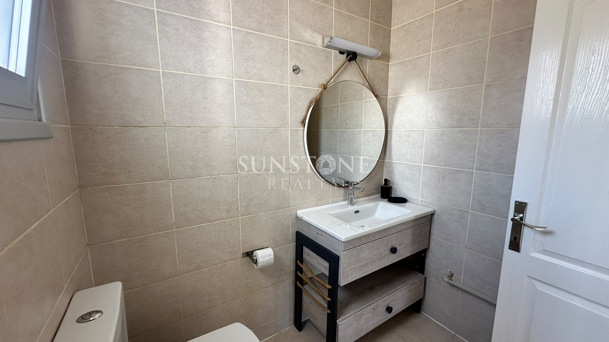 Kıbrıs Girne Edremit'te Özel Yüzme Havuzlu Full Eşyalı Kiralık 3+1 Villa 9