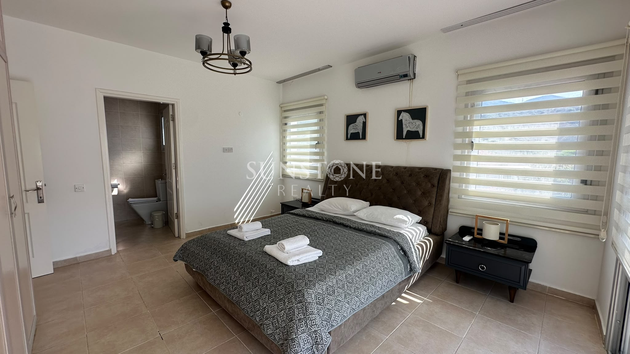 Kıbrıs Girne Edremit'te Özel Yüzme Havuzlu Full Eşyalı Kiralık 3+1 Villa 11
