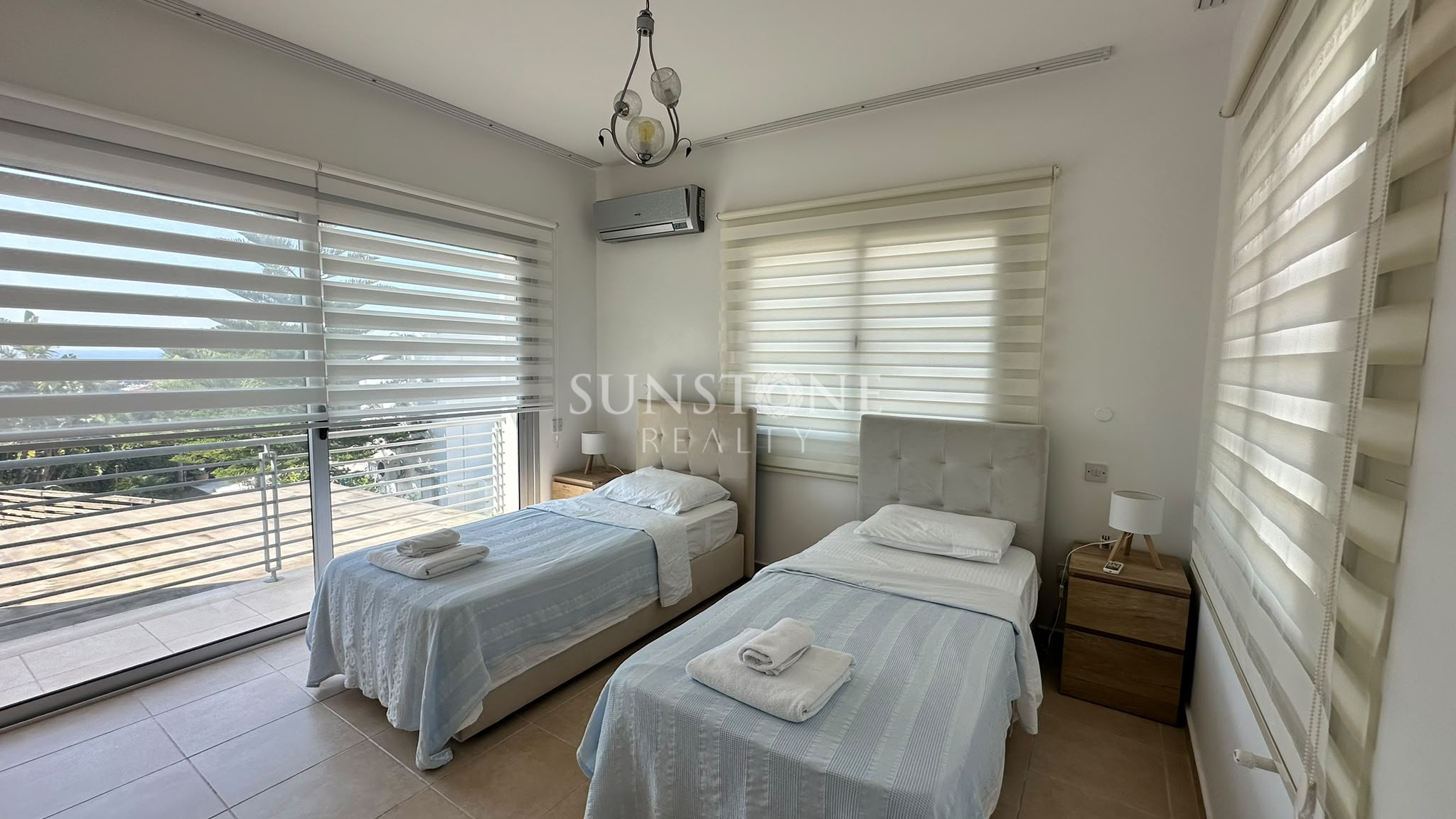 Kıbrıs Girne Edremit'te Özel Yüzme Havuzlu Full Eşyalı Kiralık 3+1 Villa 15