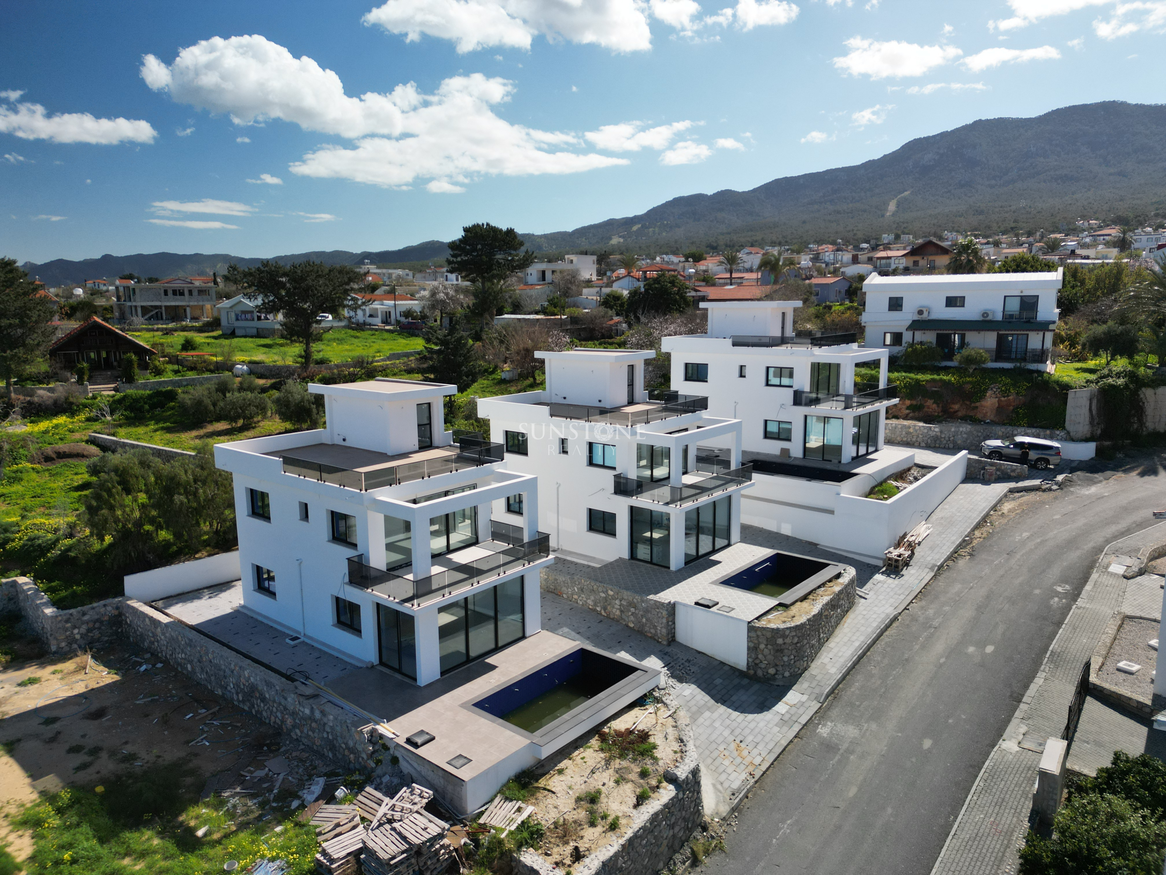 Kıbrıs Girne Esentepe’de Fırsat Fiyatlı Satılık Villa 2