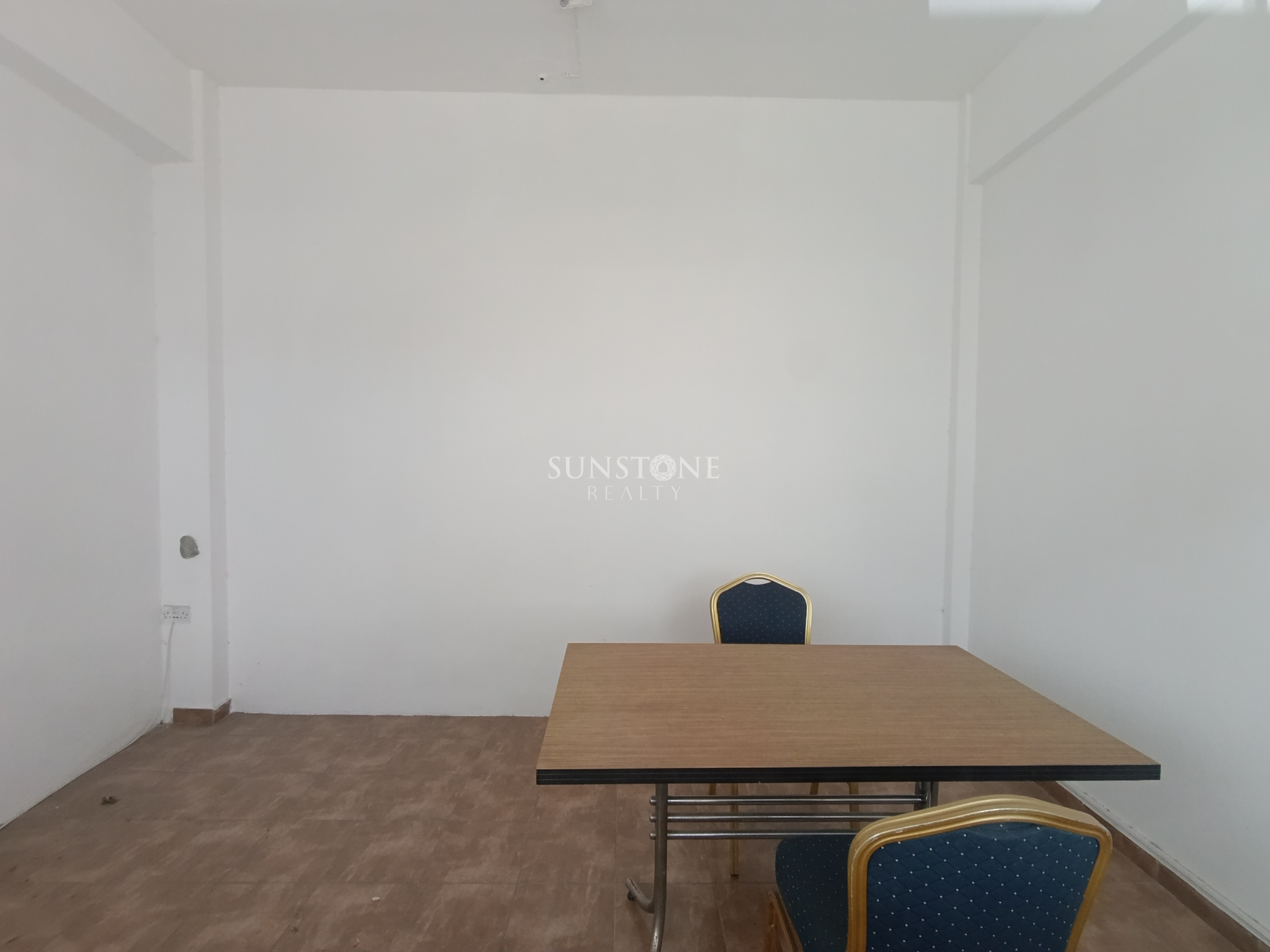 Kıbrıs Girne Karaoğlanoğlu Ana Yol Üzeri Kiralık Dükkan 2