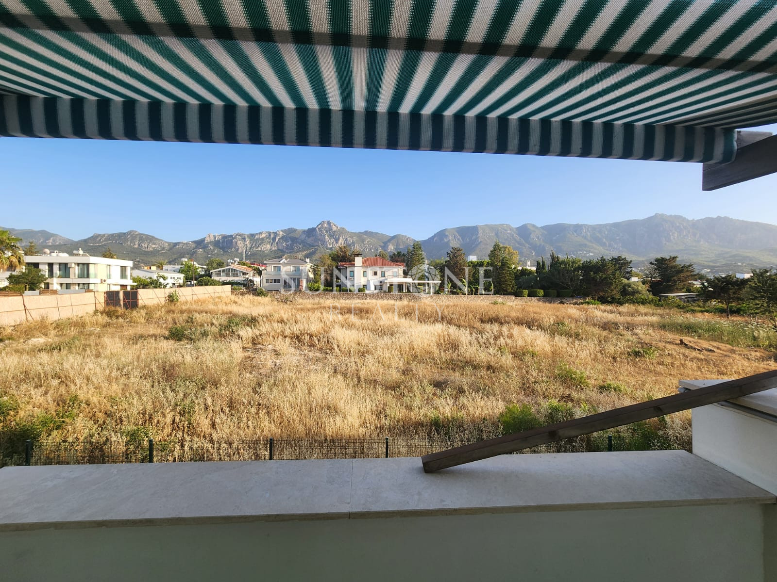 Kıbrıs Girne Karaoğlanoğlu Bölgesinde Denize 400 Metre Mesafede Kiralık 3+1 Daire. 12