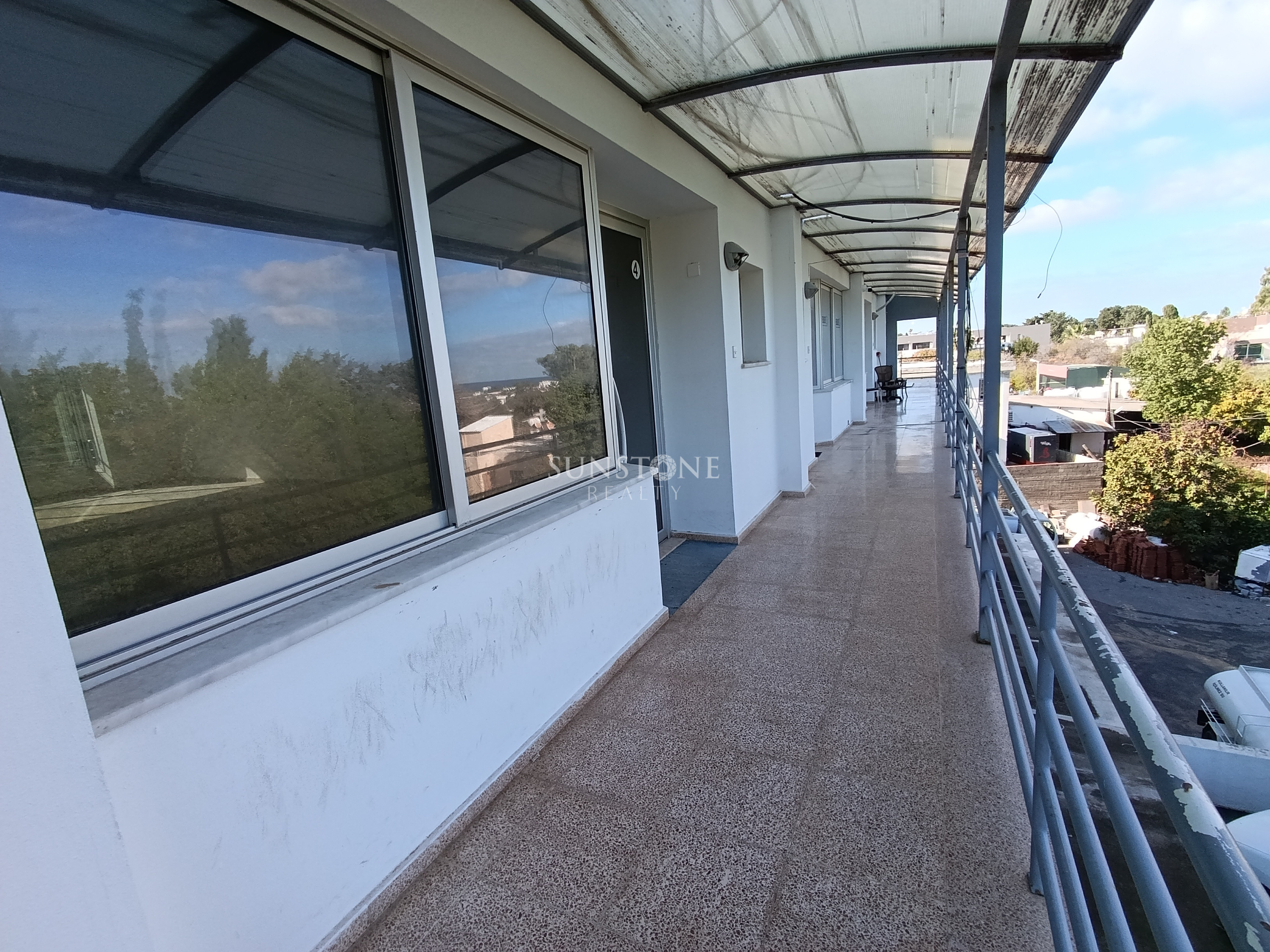 Kıbrıs Girne Karaoğlanoğlu'nda Kiralık Ofis  7