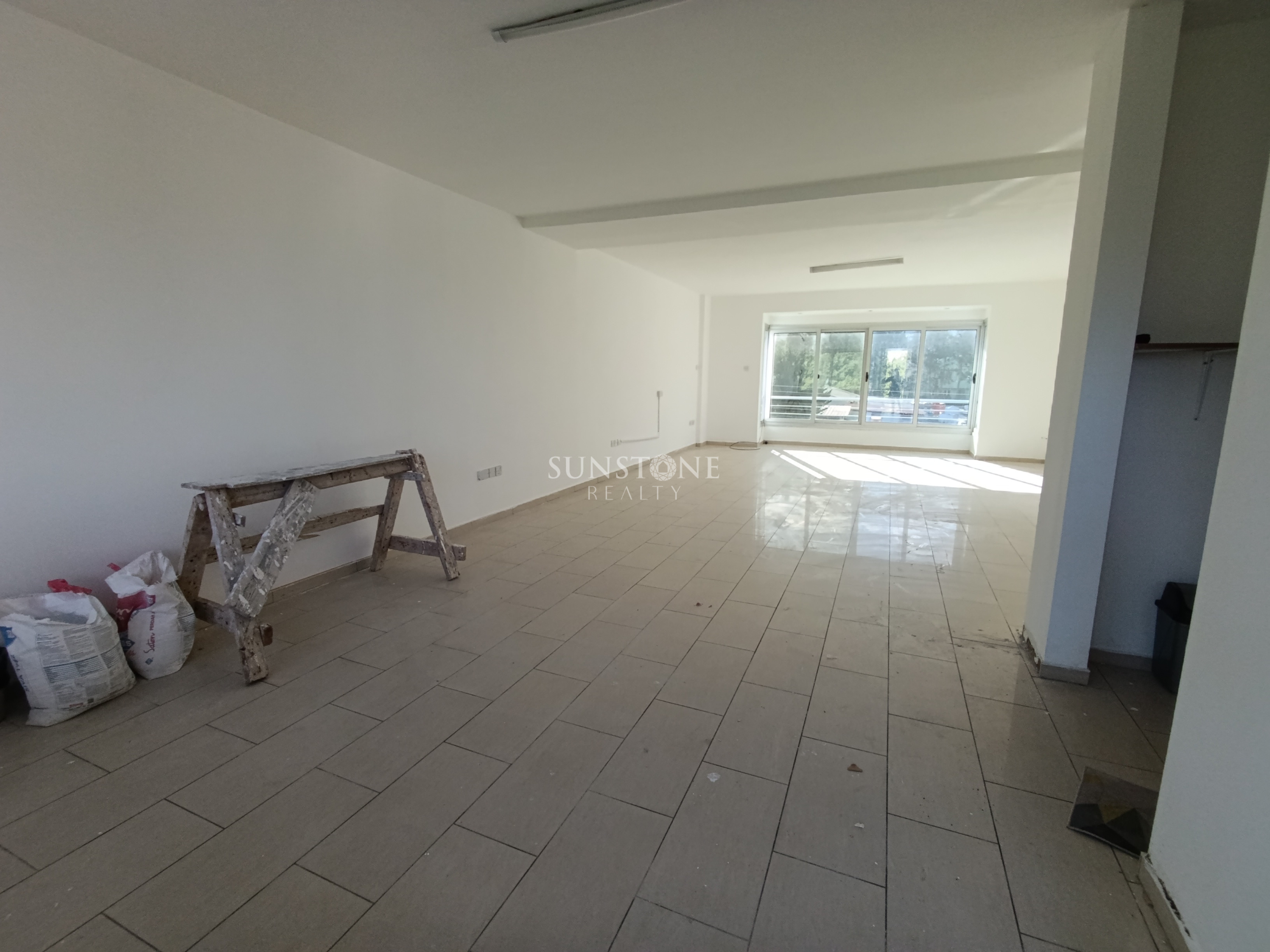 Kıbrıs Girne Karaoğlanoğlu'nda Kiralık Ofis  6