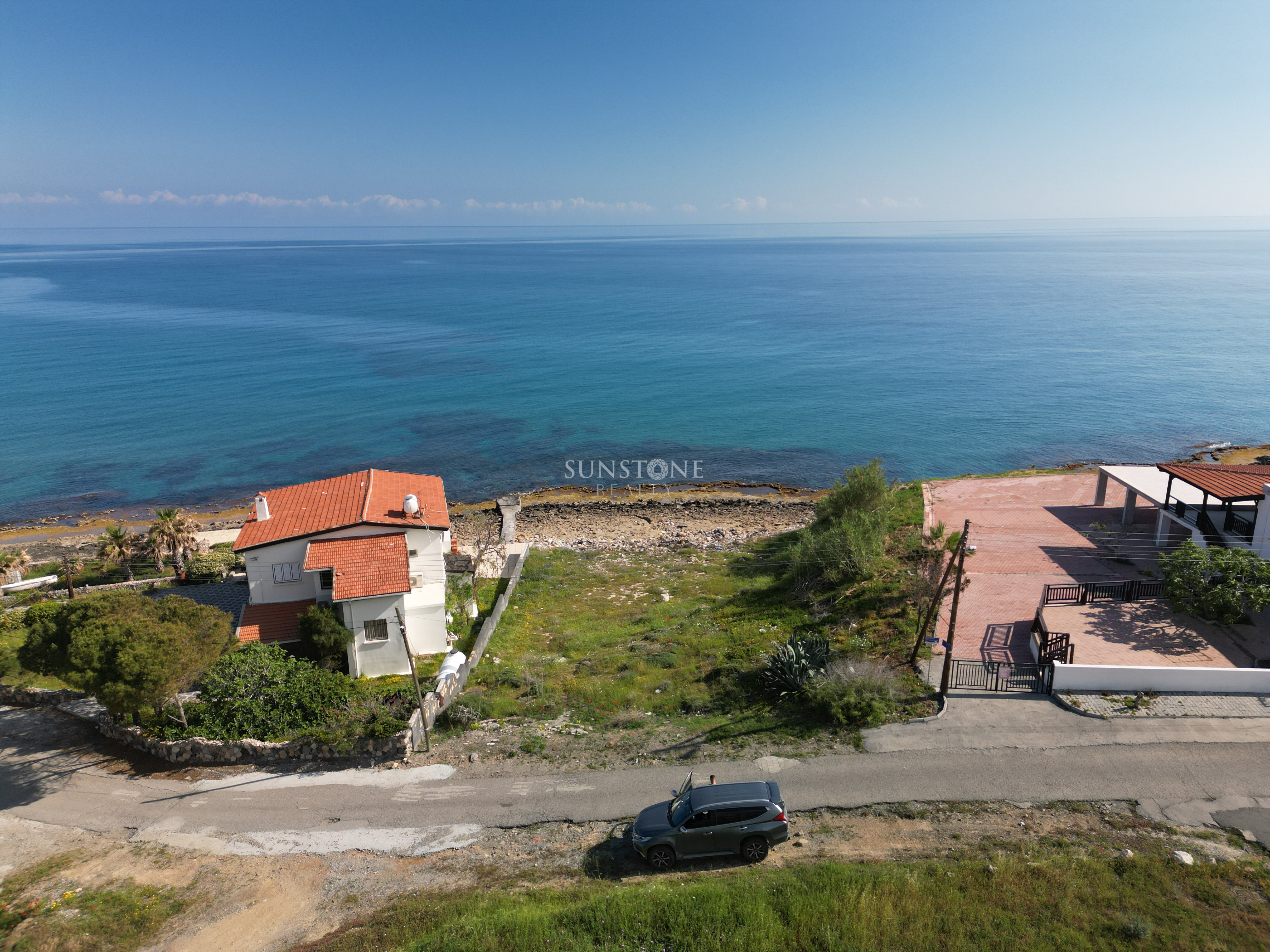 Kıbrıs Girne Karşıyaka Bölgesinde Denize Sıfır Satılık Arazi 7