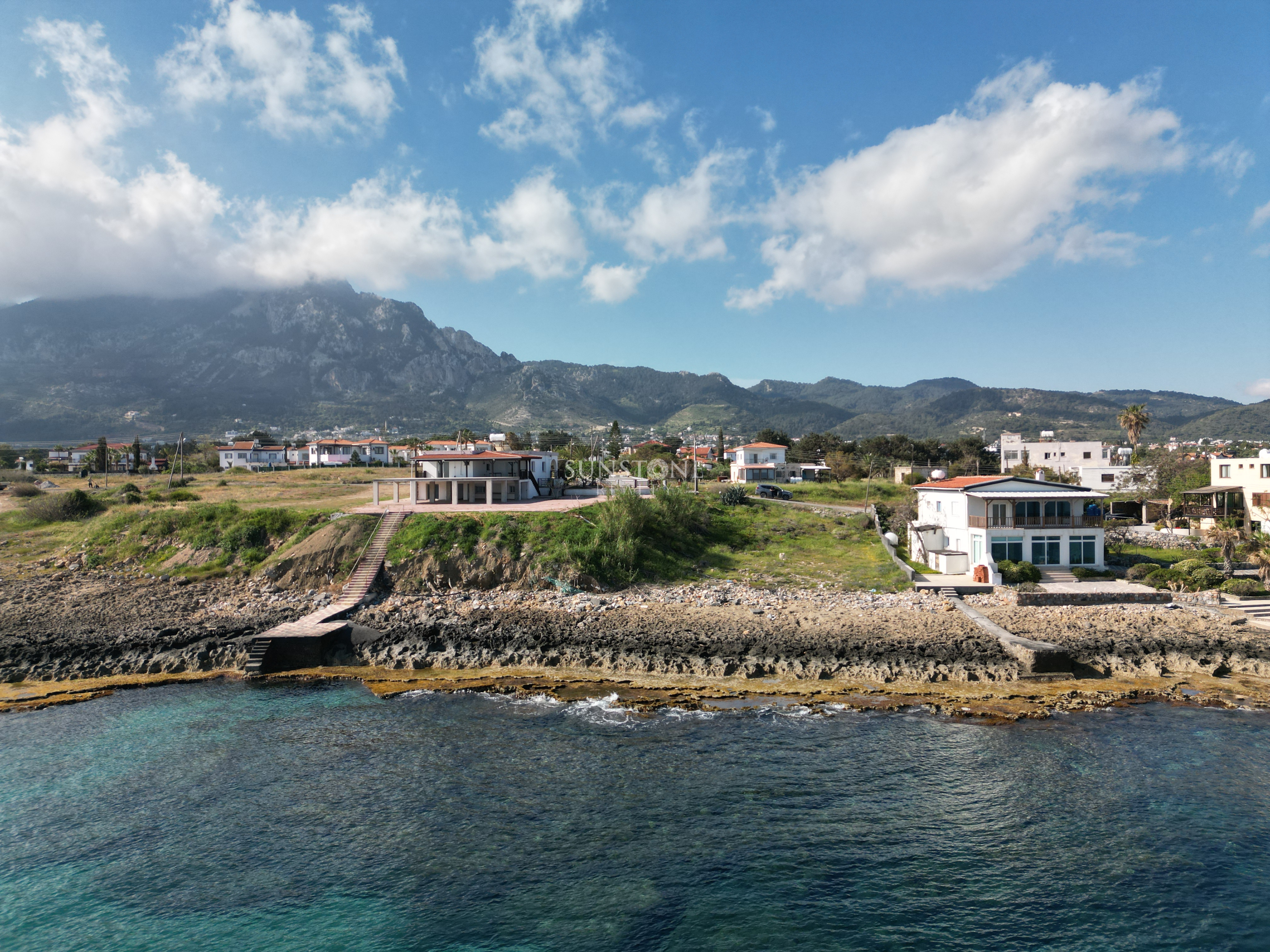 Kıbrıs Girne Karşıyaka Bölgesinde Denize Sıfır Satılık Arazi 4