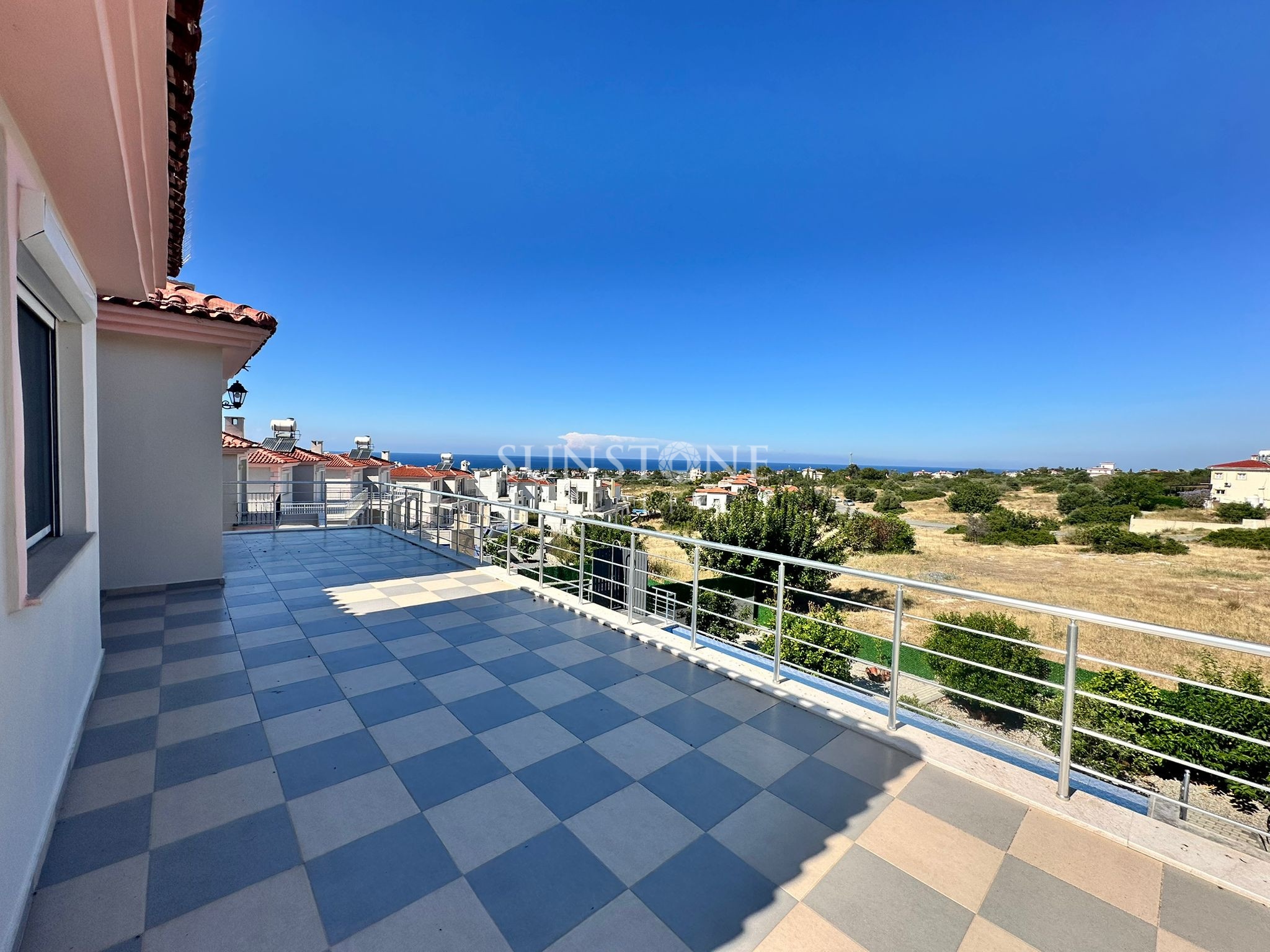 Kıbrıs Girne Karşıyaka Bölgesinde Kiralık Villa 14