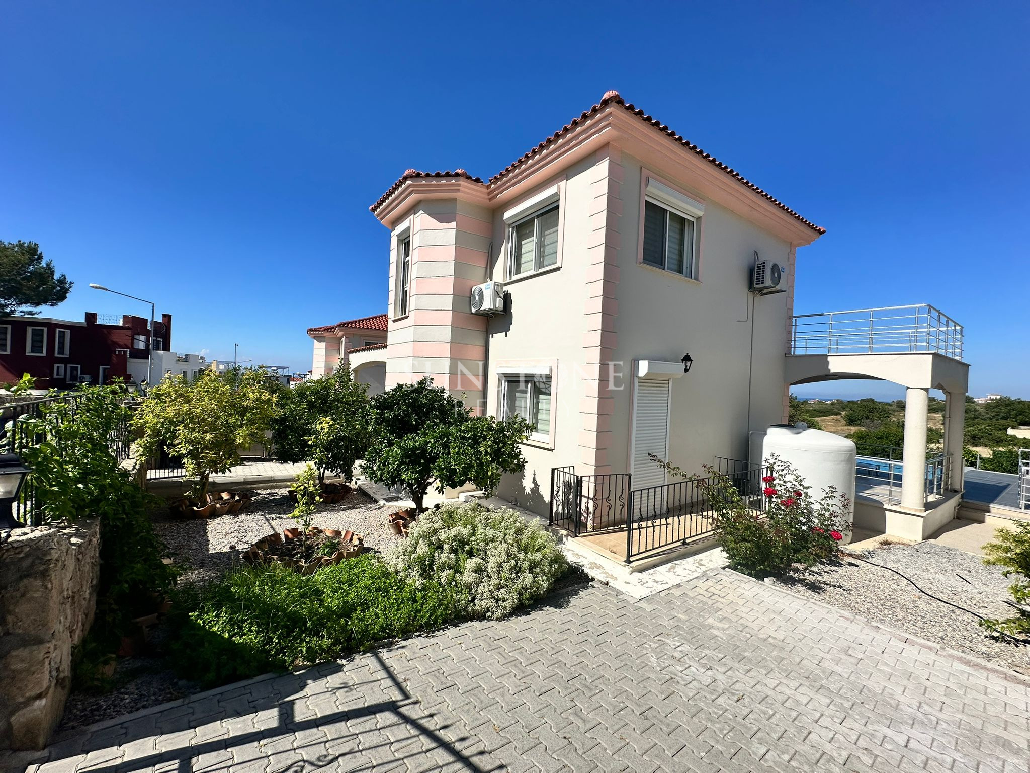 Kıbrıs Girne Karşıyaka Bölgesinde Kiralık Villa 5