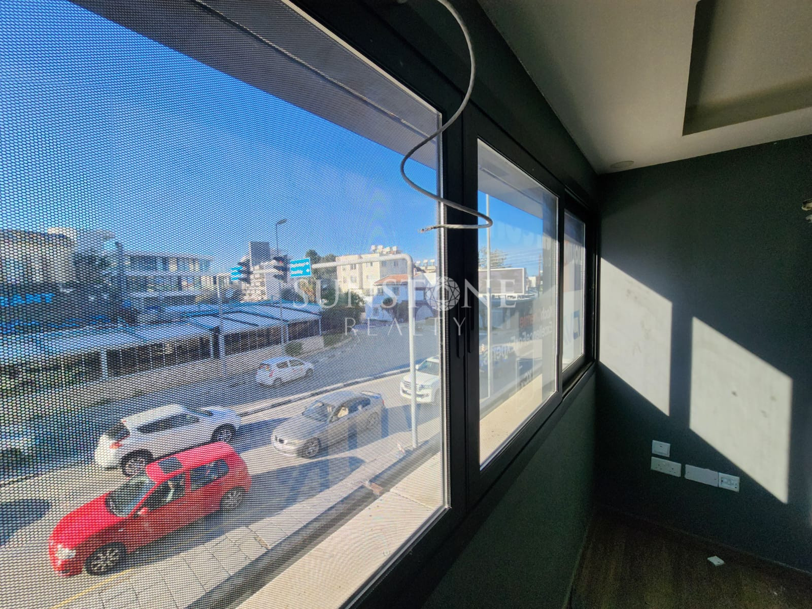 Kıbrıs Girne Merkez'de Ana Cadde Üzeri Kiralık Dükkan  12