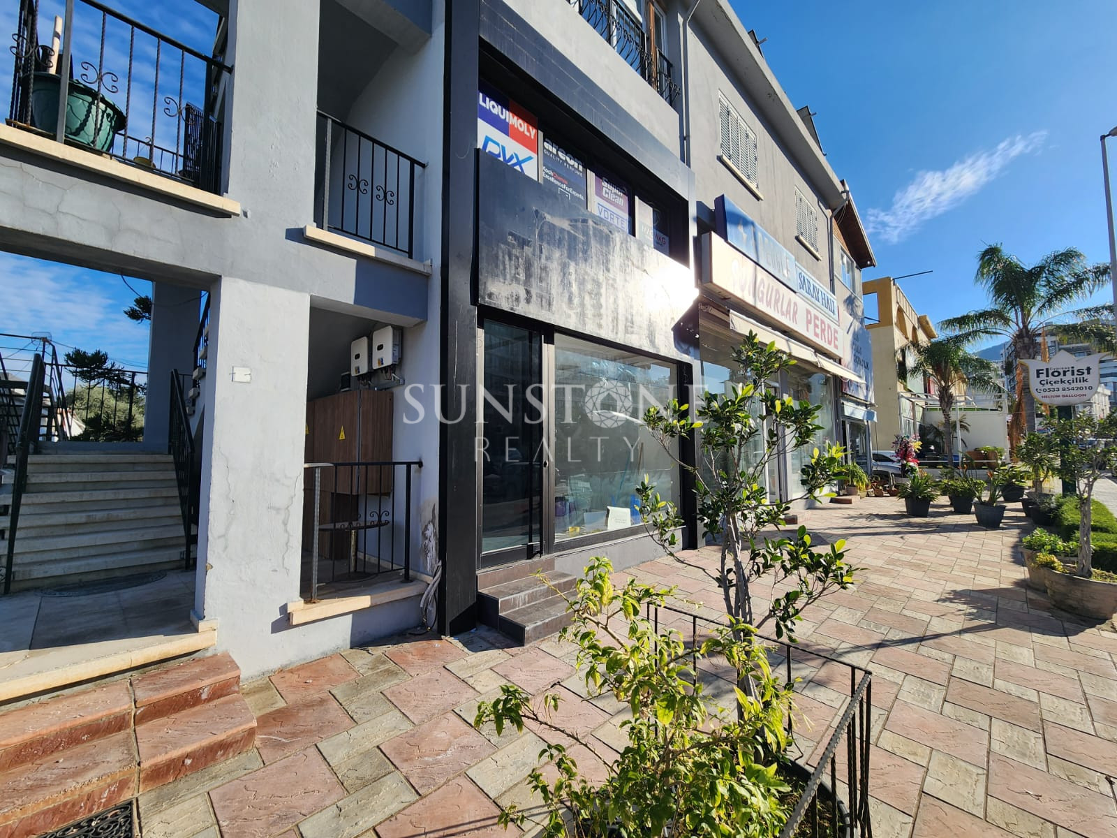 Kıbrıs Girne Merkez'de Ana Cadde Üzeri Kiralık Dükkan  2