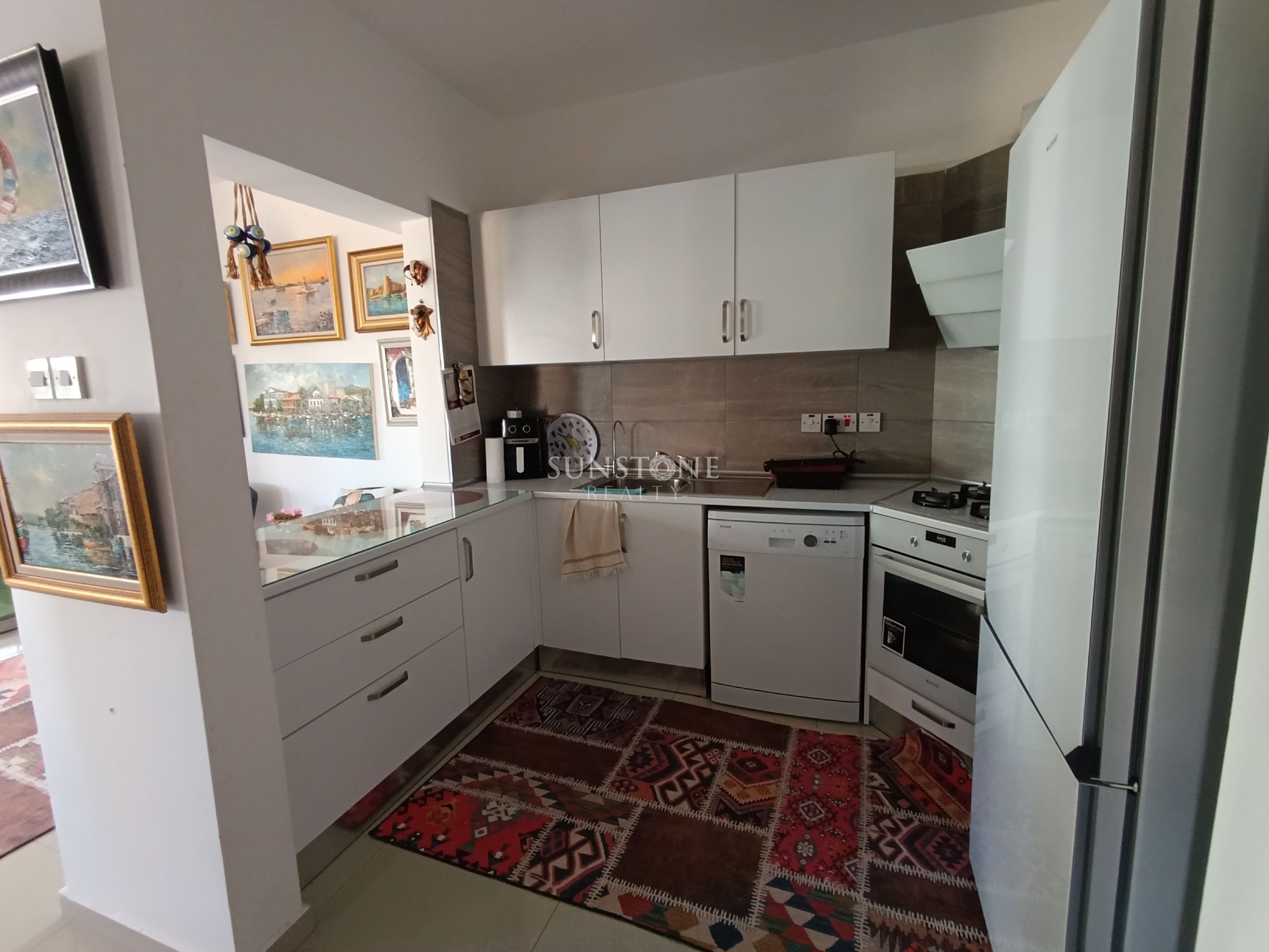 Kıbrıs Girne Merkez'de Satılık Türk Tapulu, Deniz Manzaralı 3+1 Daire 7