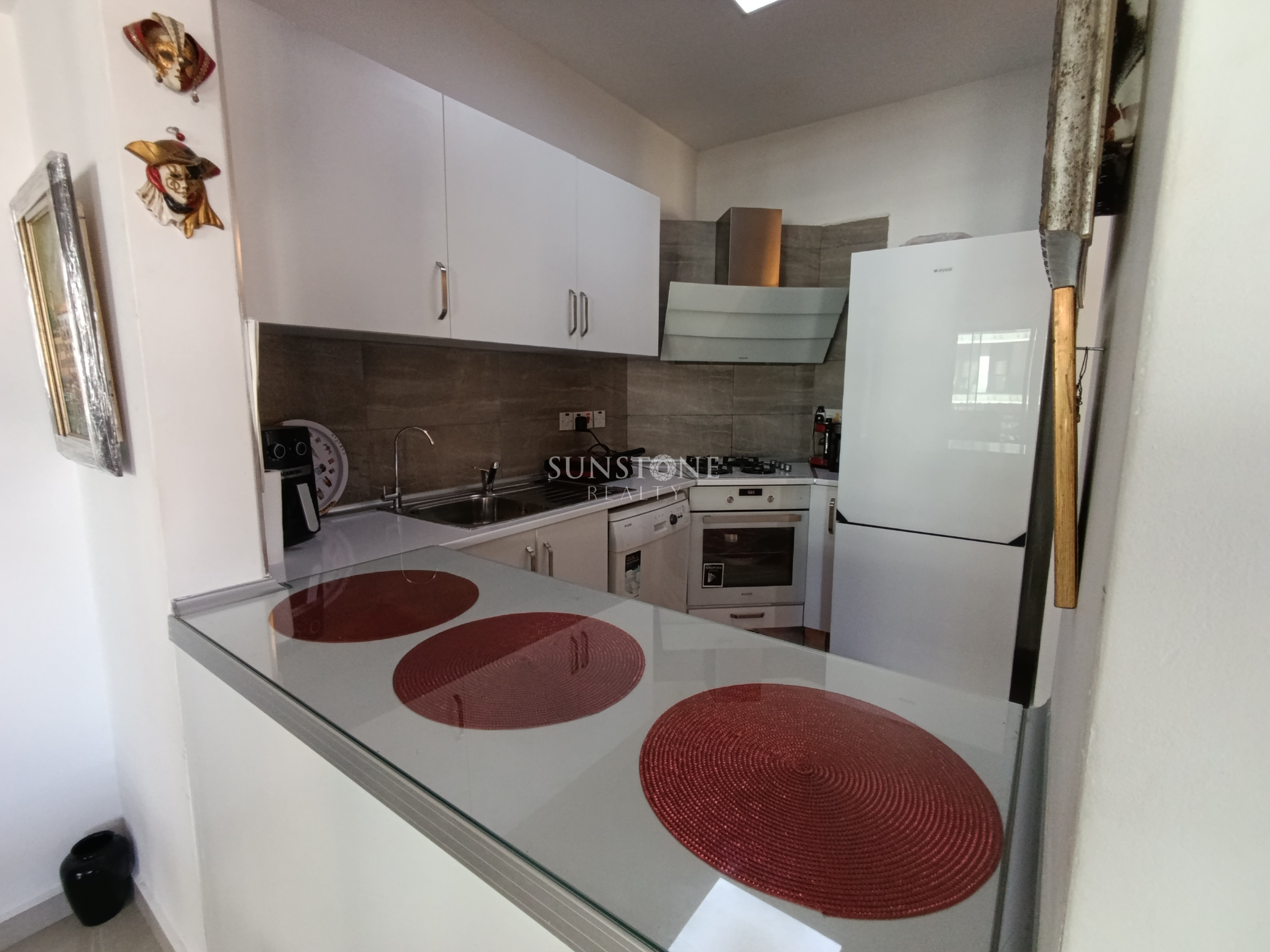 Kıbrıs Girne Merkez'de Satılık Türk Tapulu, Deniz Manzaralı 3+1 Daire 6