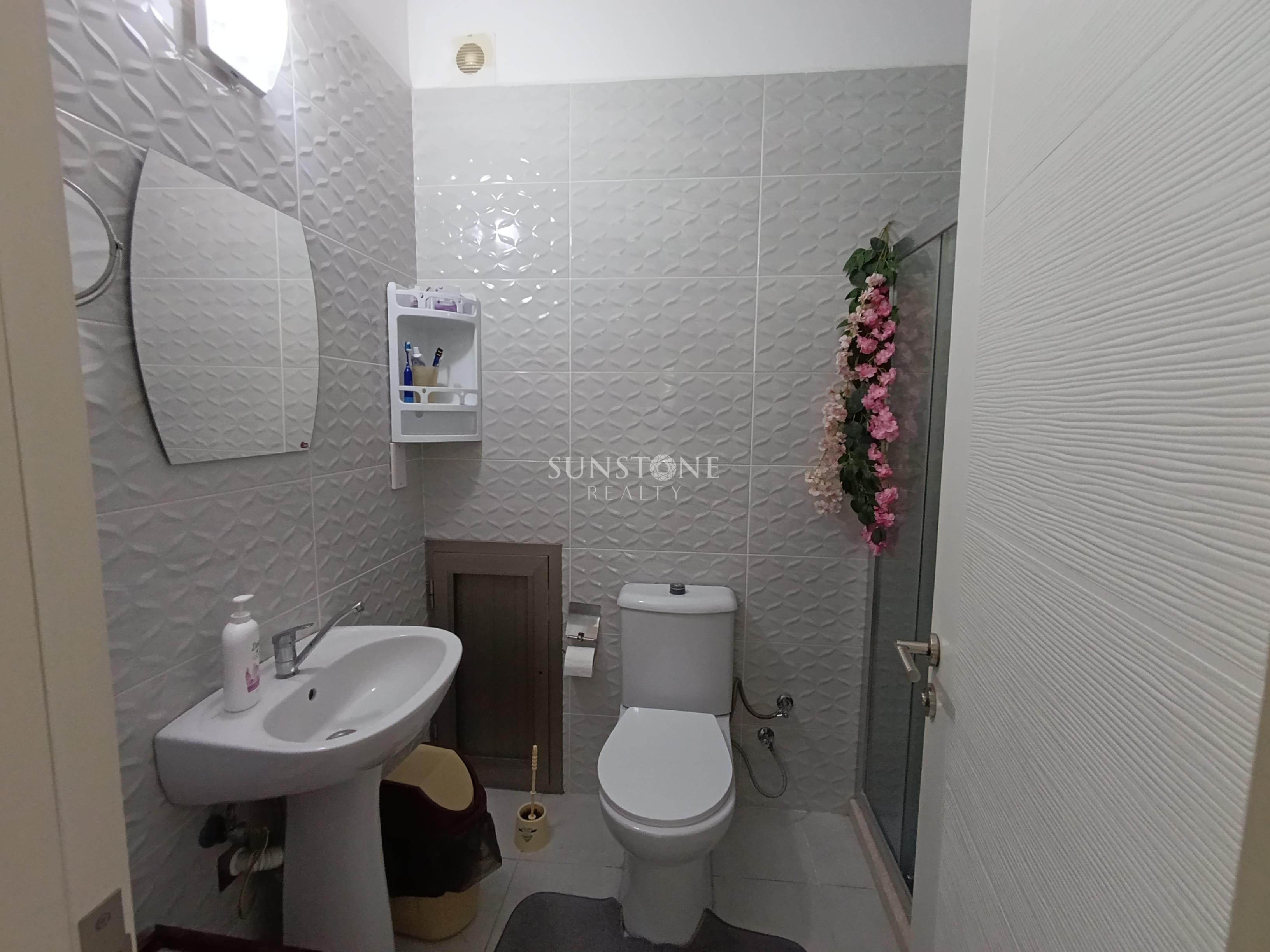 Kıbrıs Girne Merkez'de Satılık Türk Tapulu, Deniz Manzaralı 3+1 Daire 17