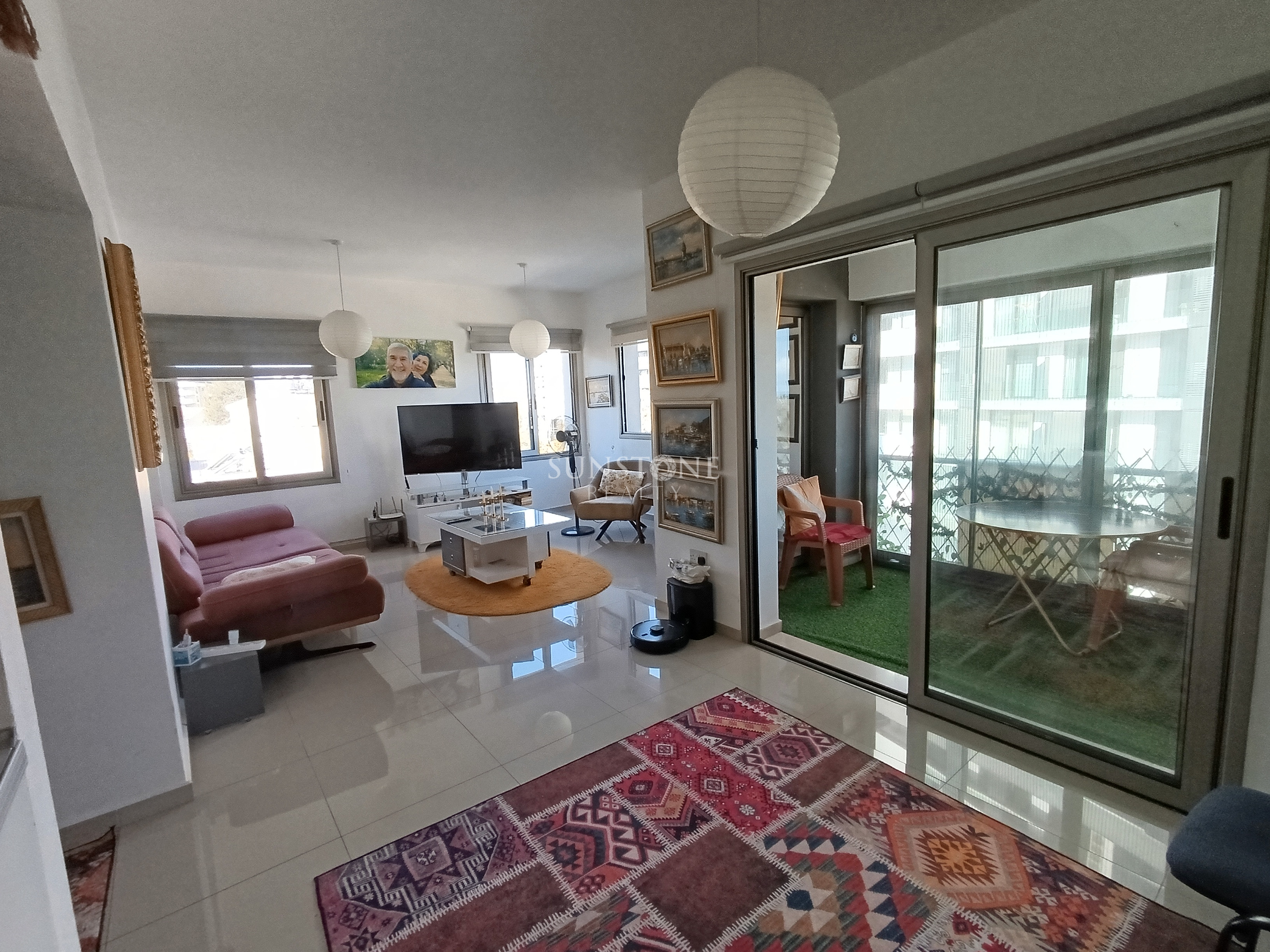 Kıbrıs Girne Merkez'de Satılık Türk Tapulu, Deniz Manzaralı 3+1 Daire 3