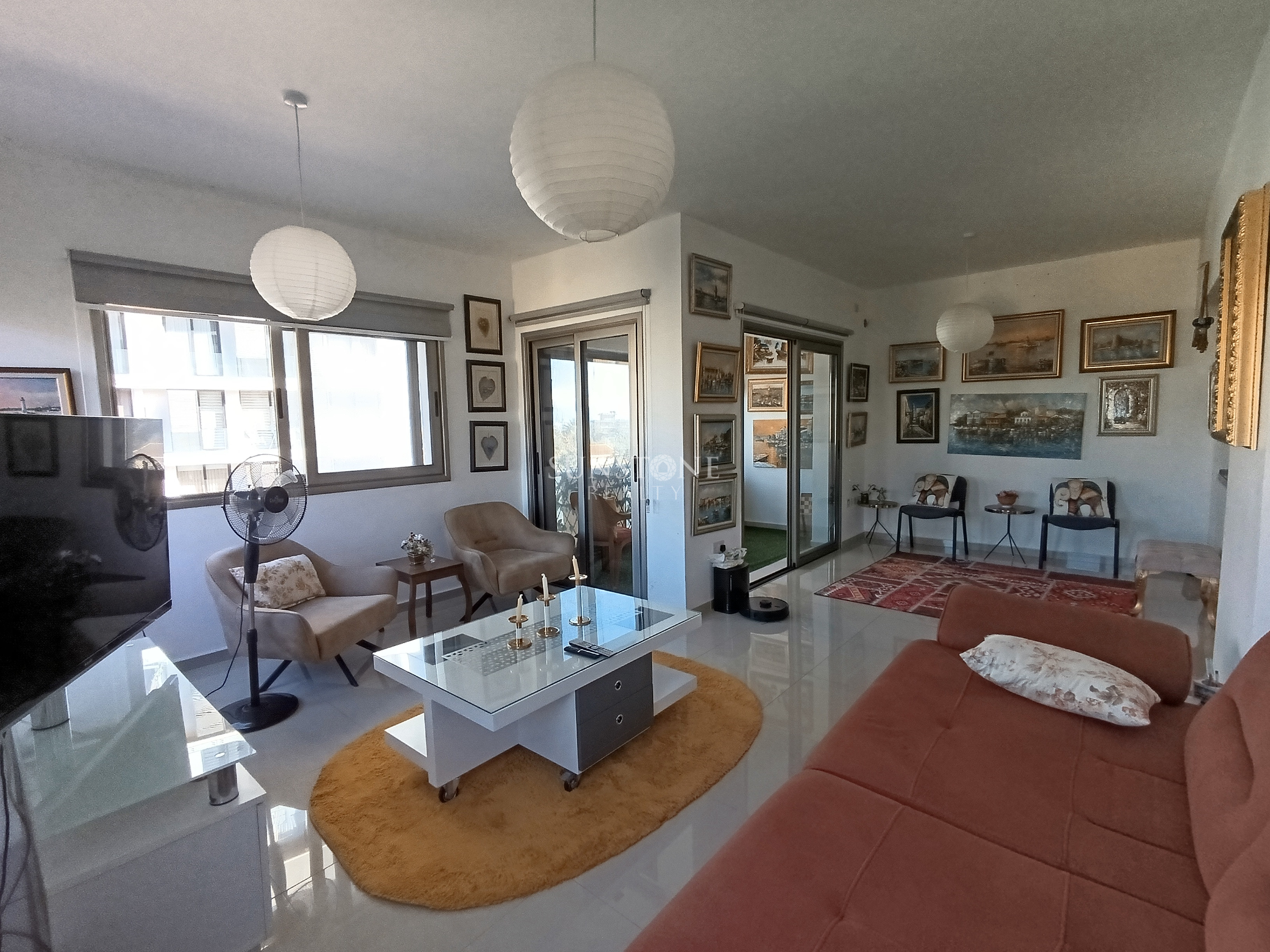 Kıbrıs Girne Merkez'de Satılık Türk Tapulu, Deniz Manzaralı 3+1 Daire 2