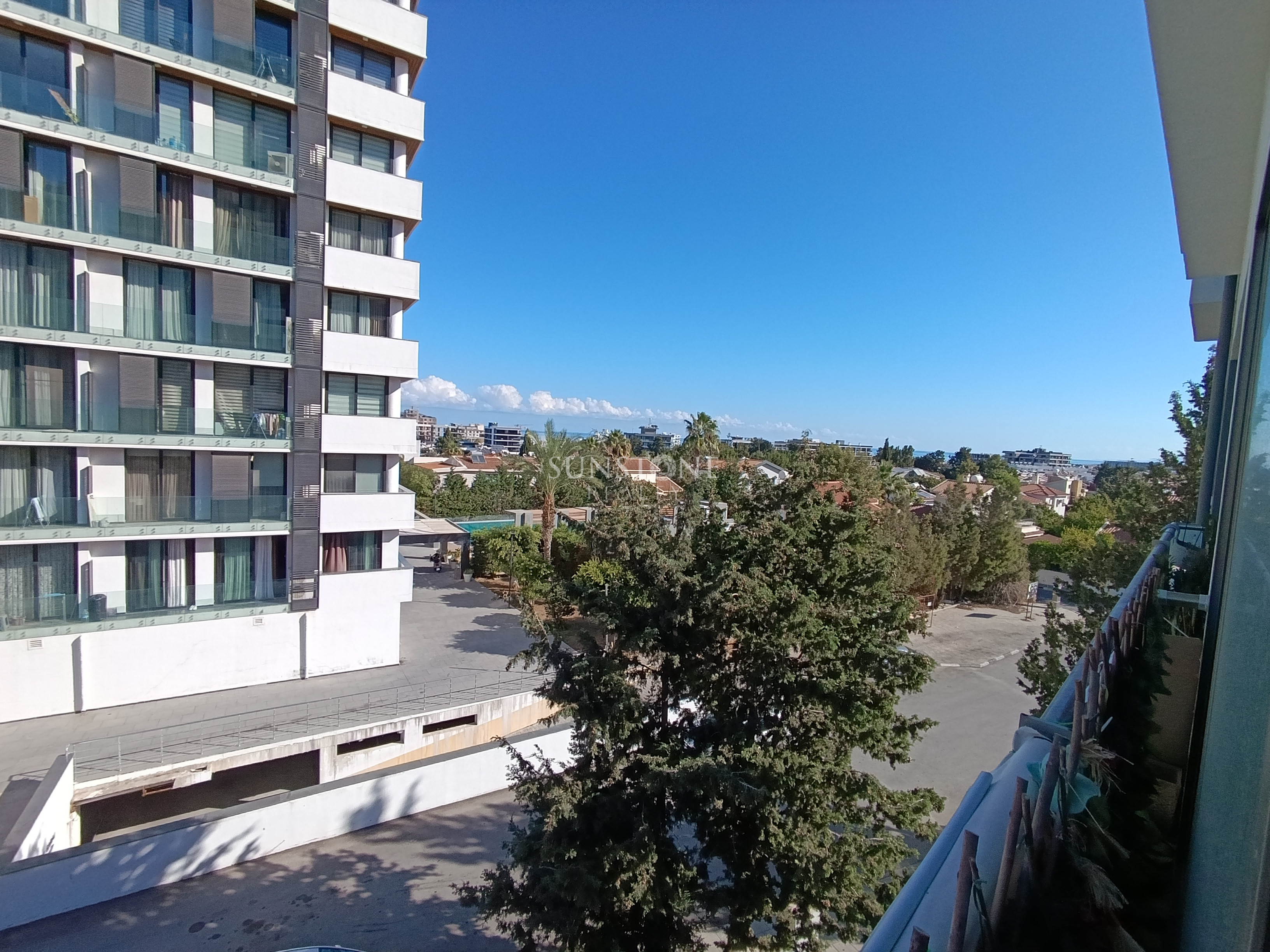 Kıbrıs Girne Merkez'de Satılık Türk Tapulu, Deniz Manzaralı 3+1 Daire 5