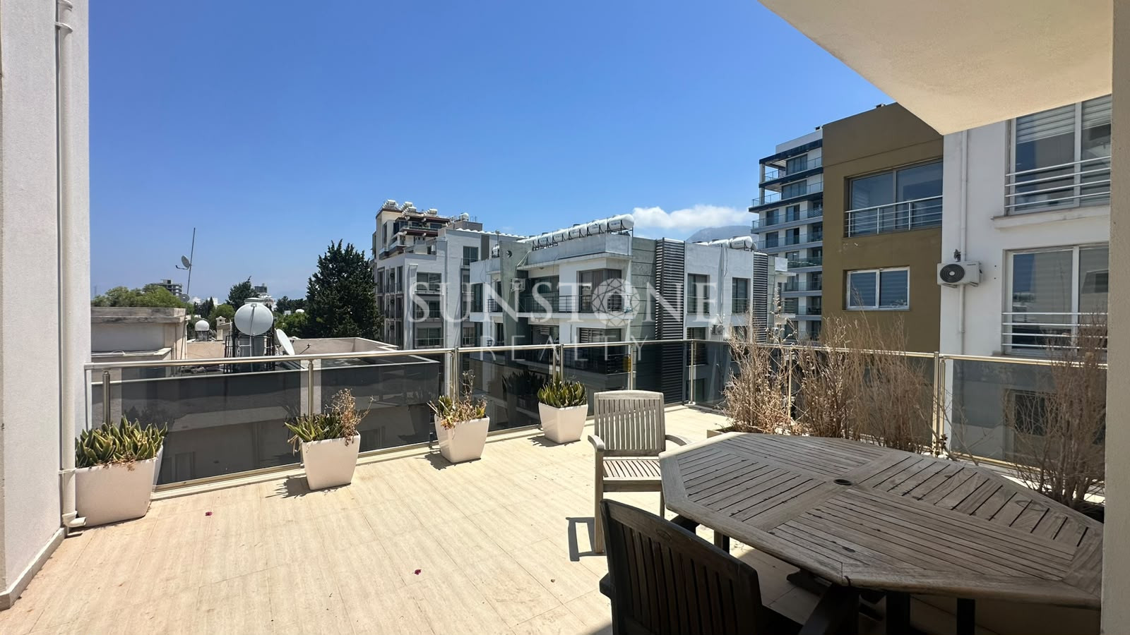 Kıbrıs Girne Merkez'de Full Eşyalı Lüks Ticari İzinli 2+1 Ofis 6