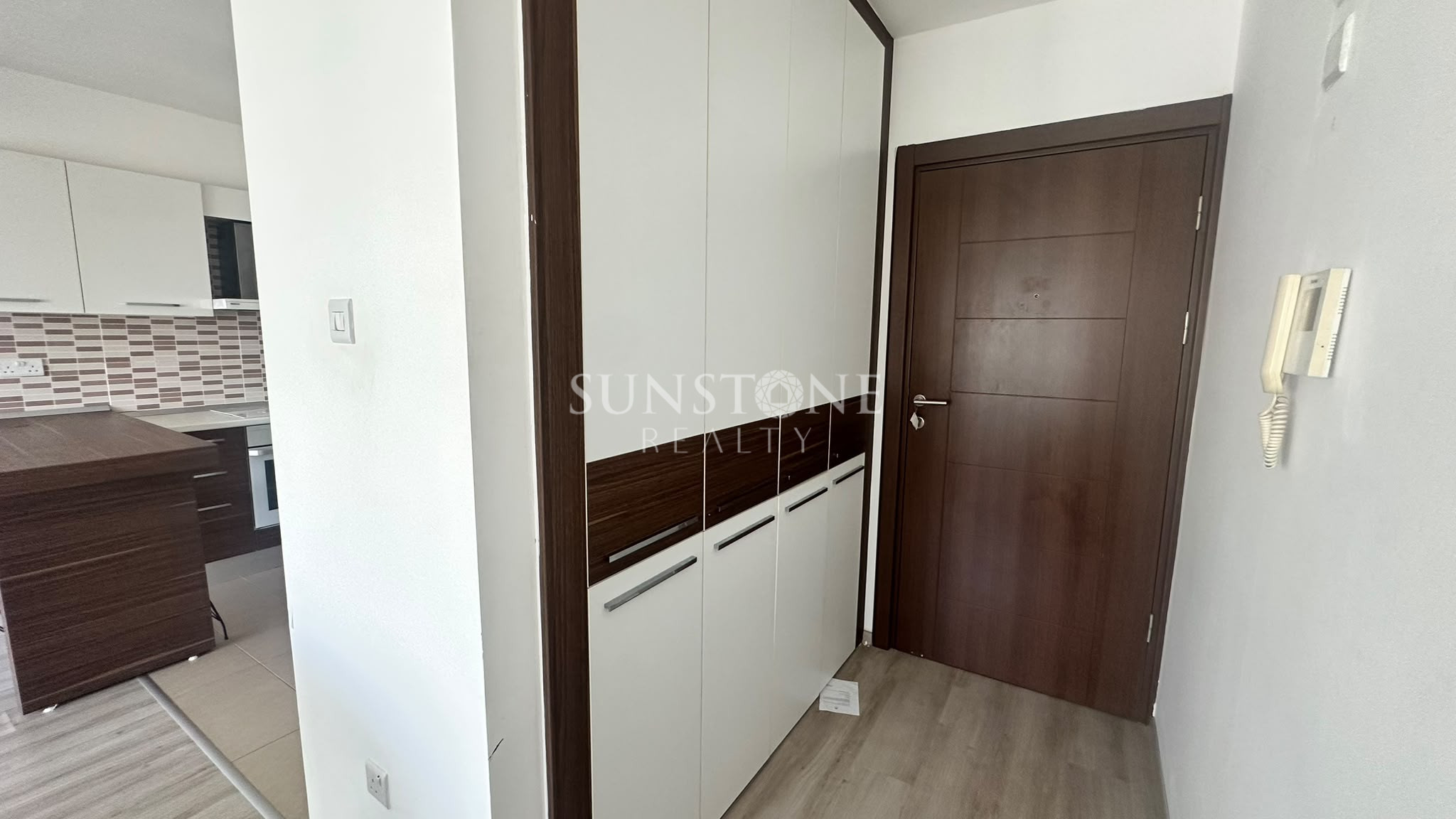 Kıbrıs Girne Merkez'de Güvenlikli Site İçerisinde Satılık Full Eşyalı 2+1 Daire 11