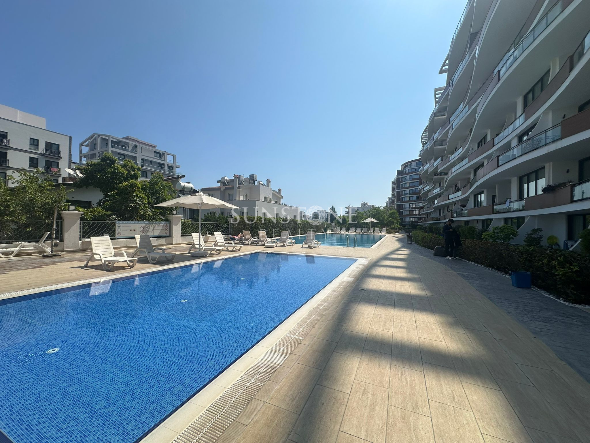 Kıbrıs Girne Merkez'de Havuzlu Güvenlikli Site İçerisinde Satılık  Full Eşyalı   1+1 Daire 9